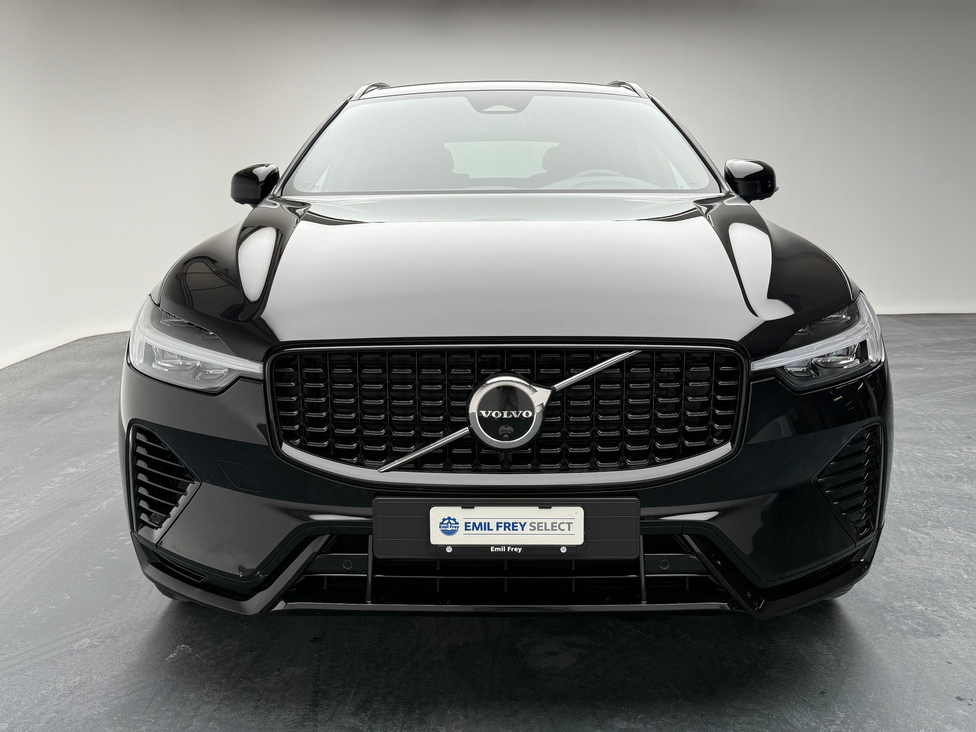 VOLVO XC60 2.0 T6 TE Plus Dark eAWD-image-1