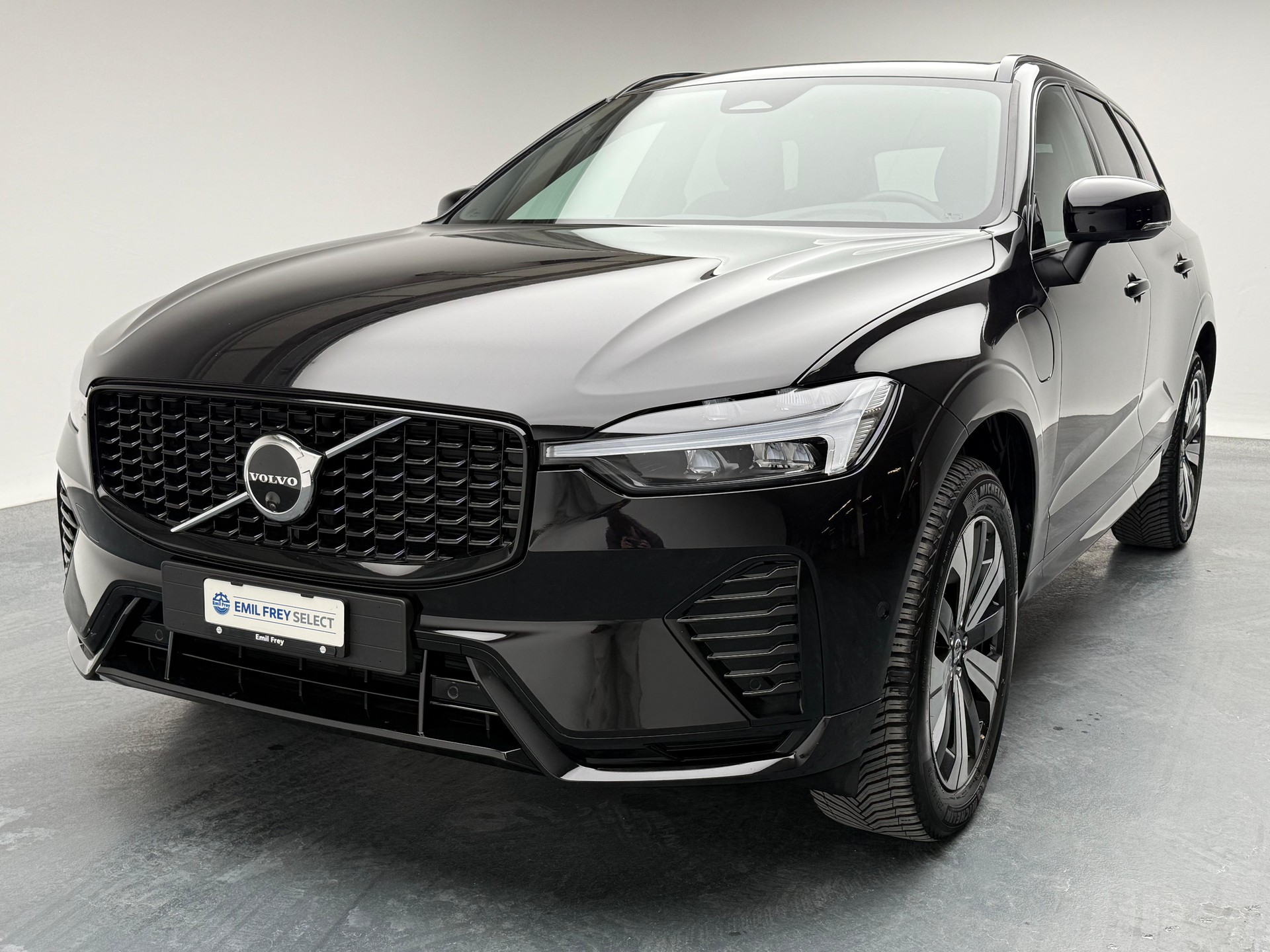 VOLVO XC60 2.0 T6 TE Plus Dark eAWD-image-0