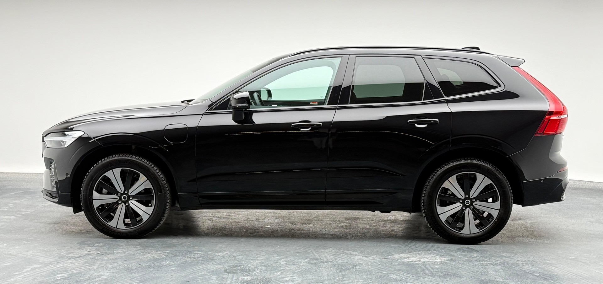VOLVO XC60 2.0 T6 TE Plus Dark eAWD-image-3