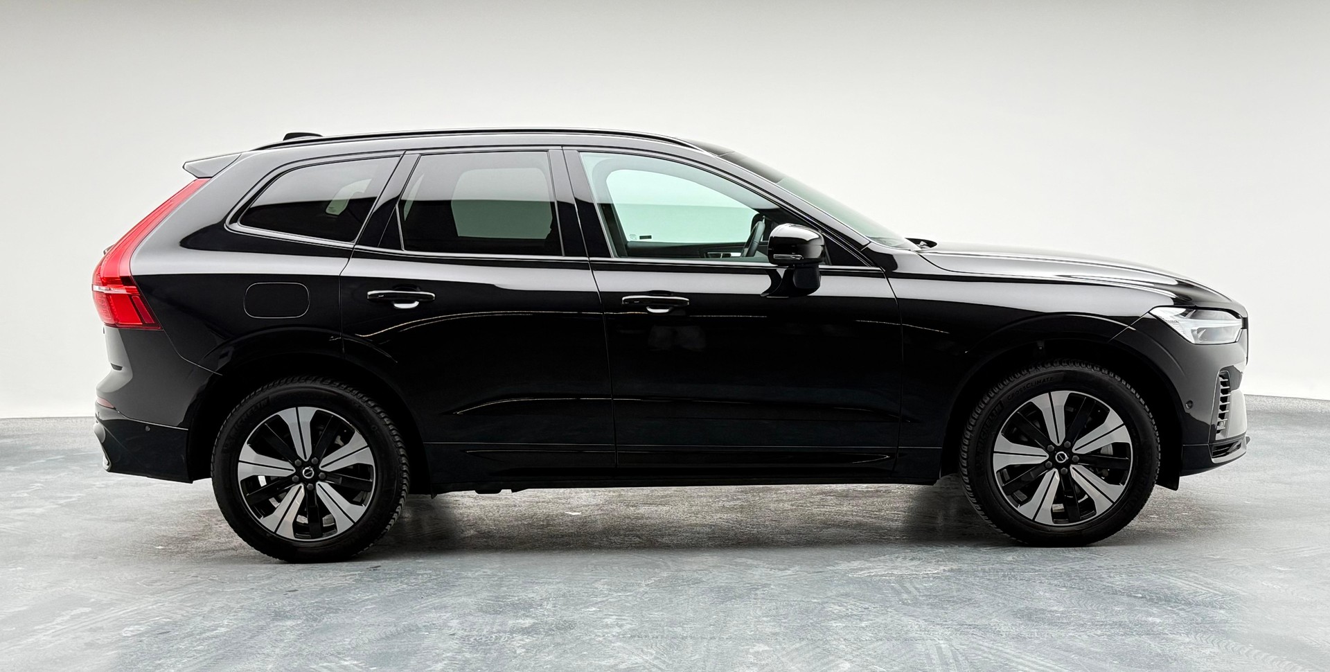 VOLVO XC60 2.0 T6 TE Plus Dark eAWD-image-9