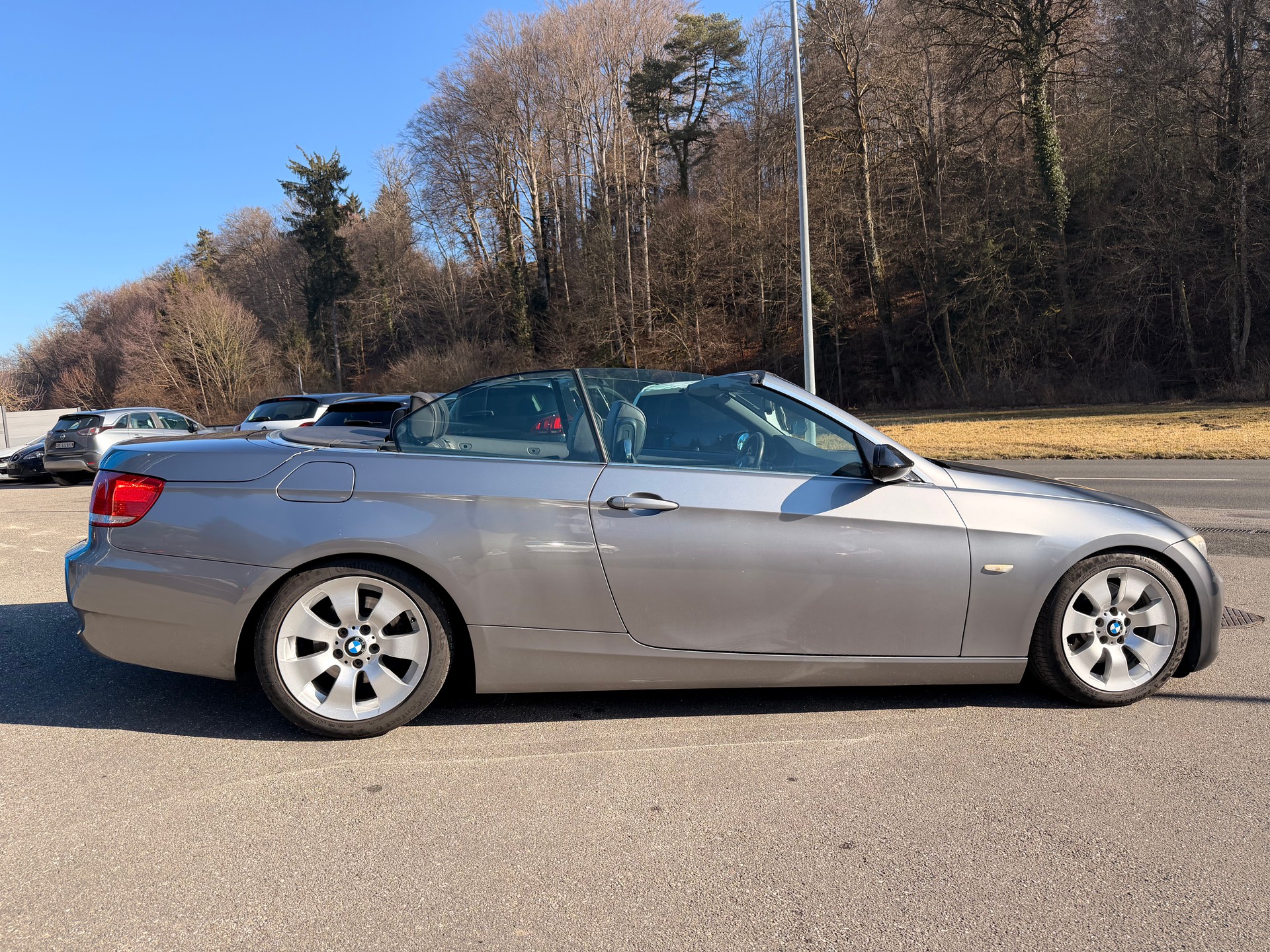 BMW 325i Cabriolet-image-1