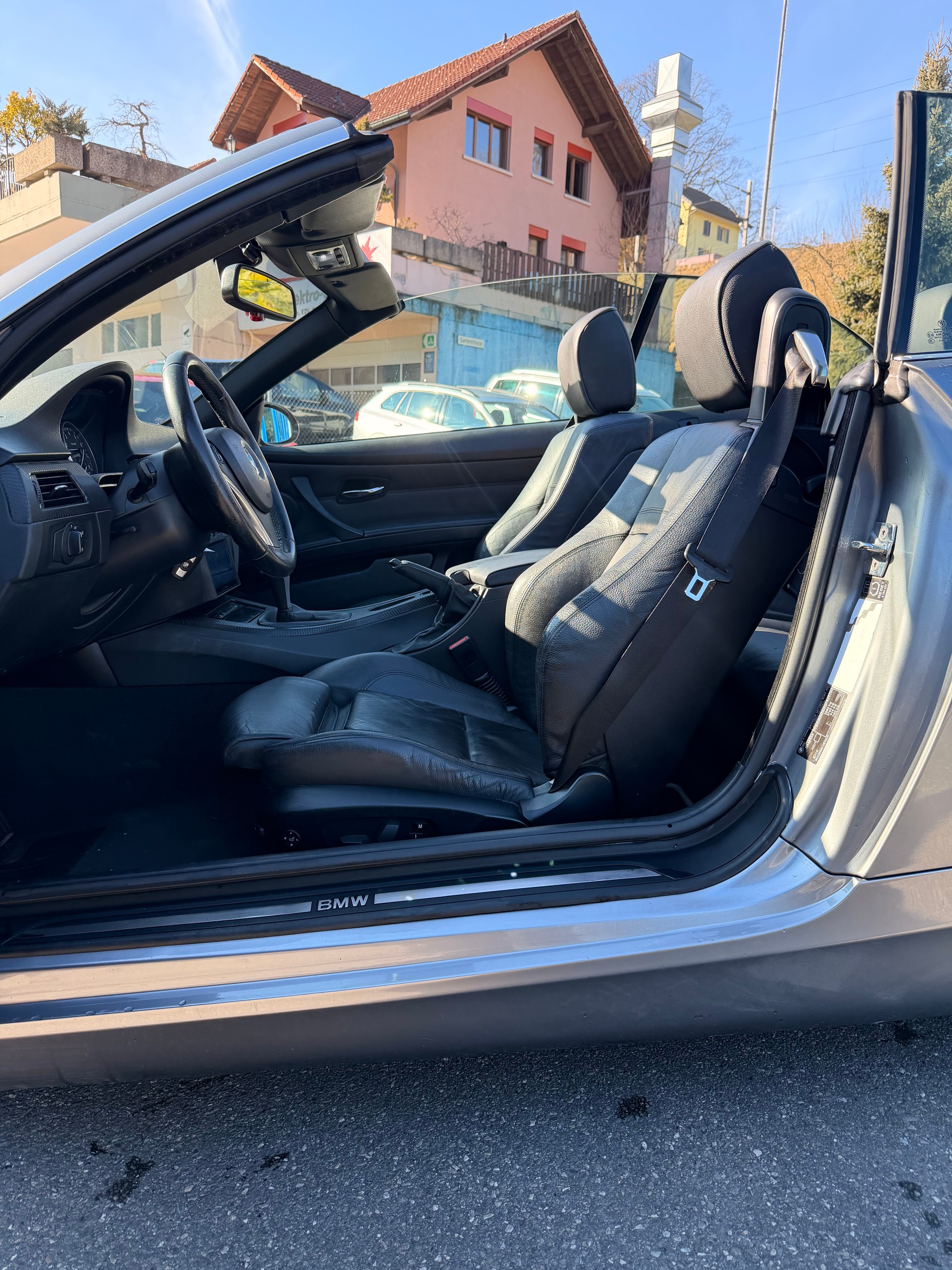 BMW 325i Cabriolet-image-8