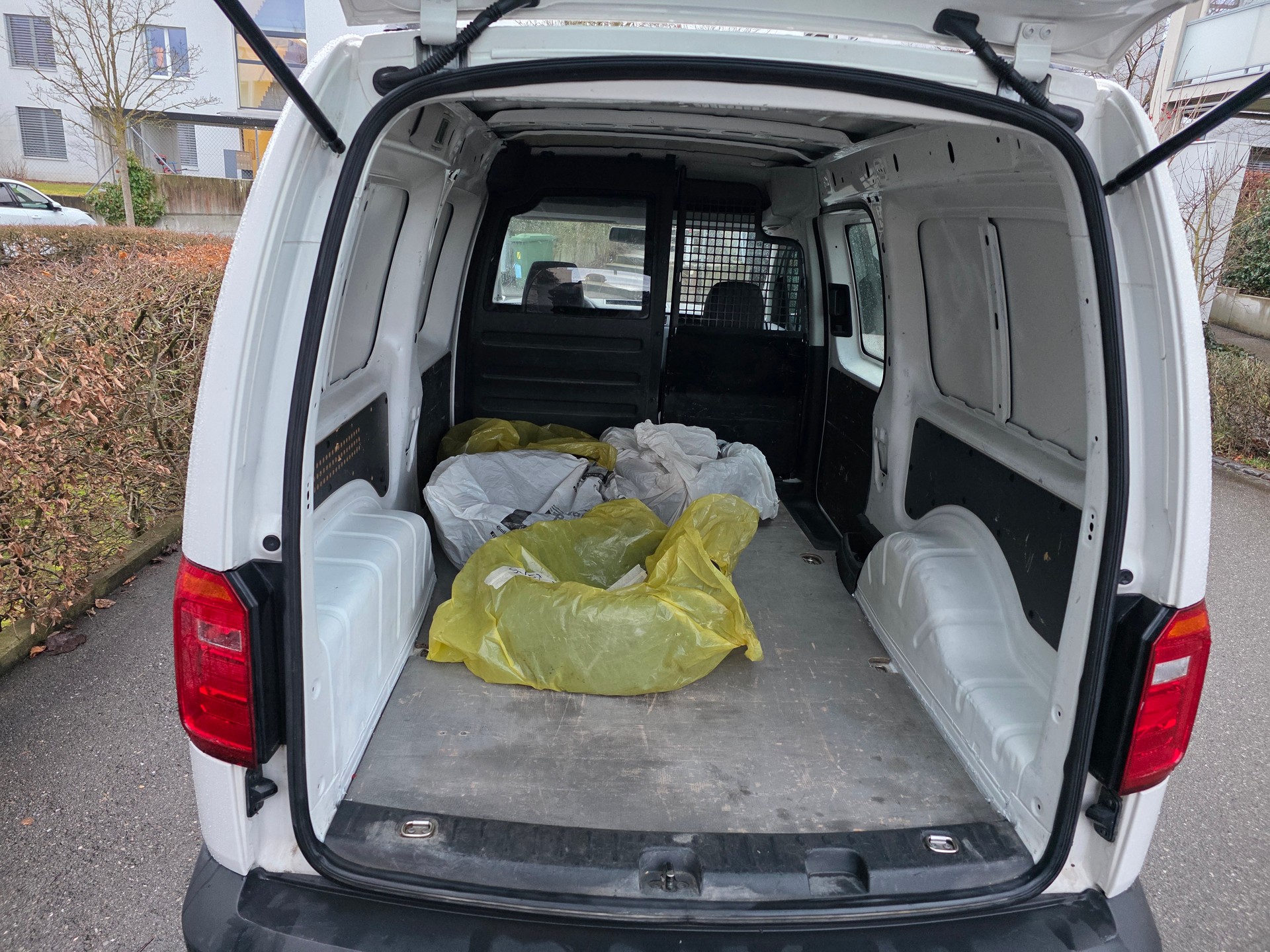 VW Caddy Maxi 2.0TDI BlueMotion Technology-image-8