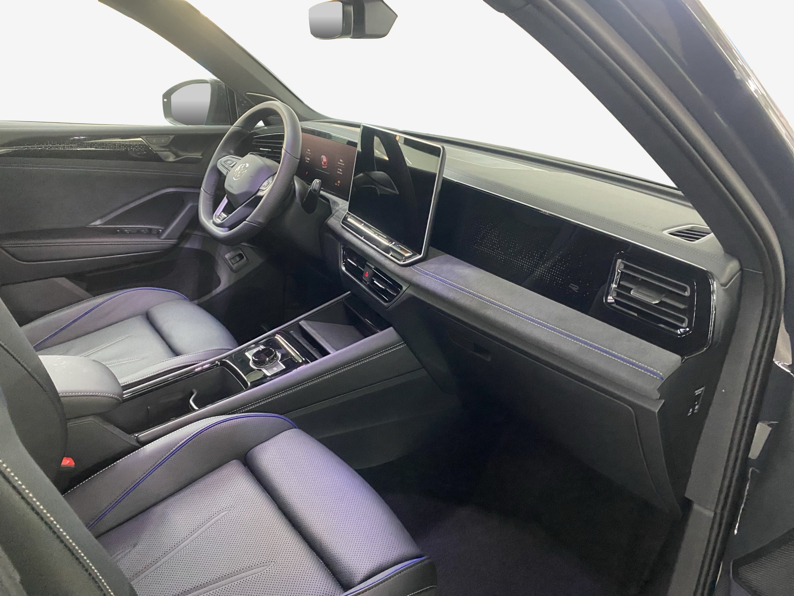 VW Tiguan 2.0 TSI DSG R-Line 4Motion-image-13