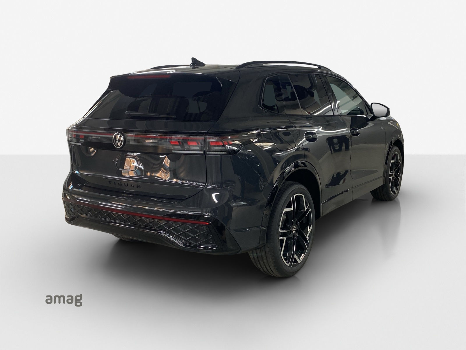 VW Tiguan 2.0 TSI DSG R-Line 4Motion-image-4
