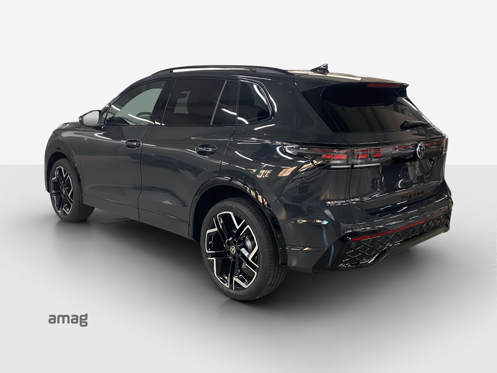 VW Tiguan 2.0 TSI DSG R-Line 4Motion-image-2