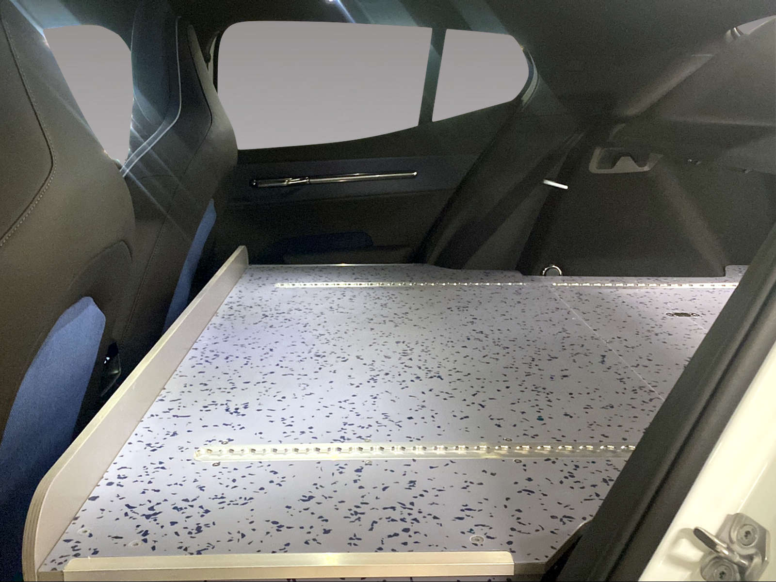 VOLVO EX30 E60 Core - Worker-image-12