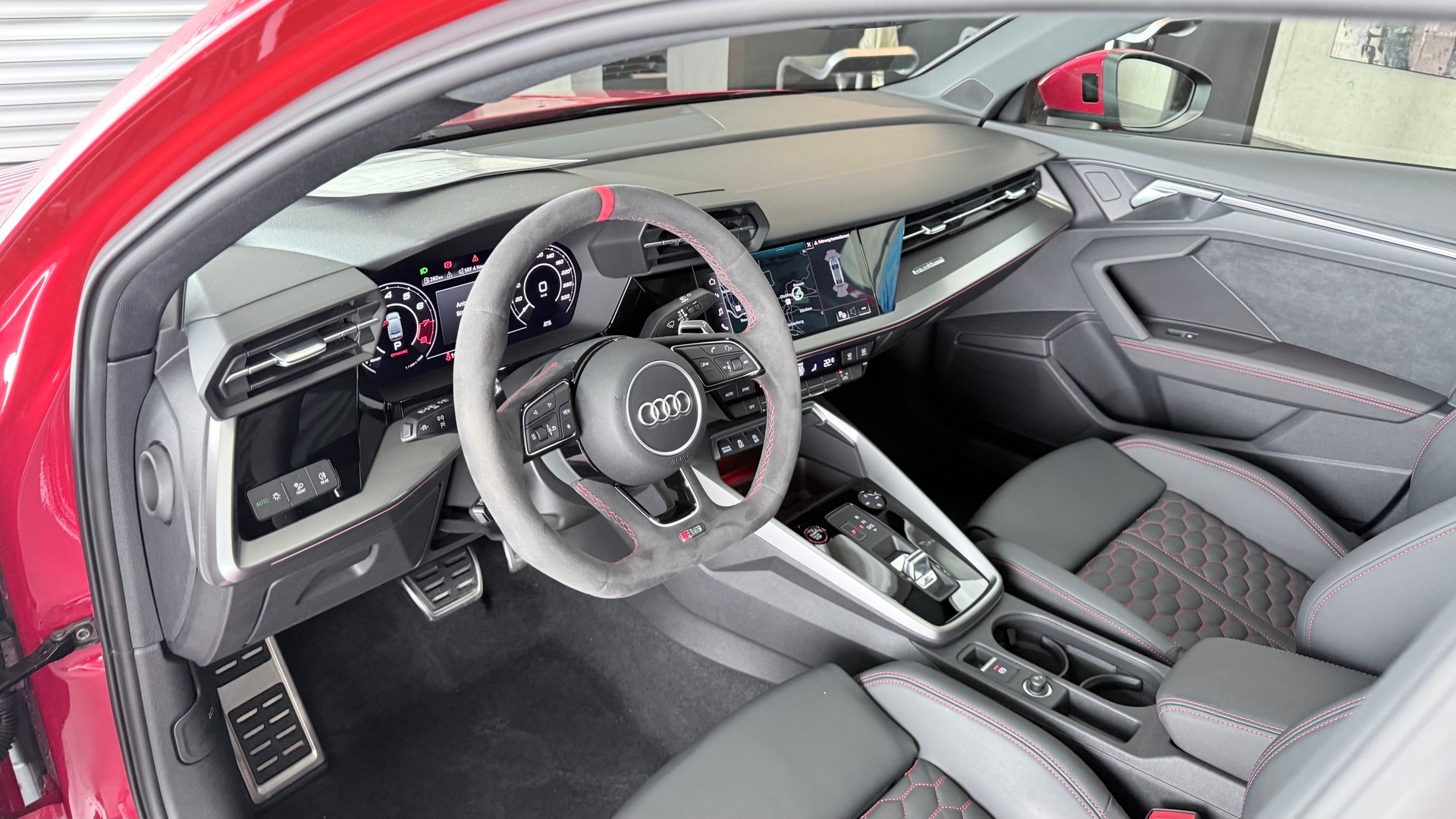 AUDI RS3 Limousine 2.5 TFSI quattro S-Tronic-image-10