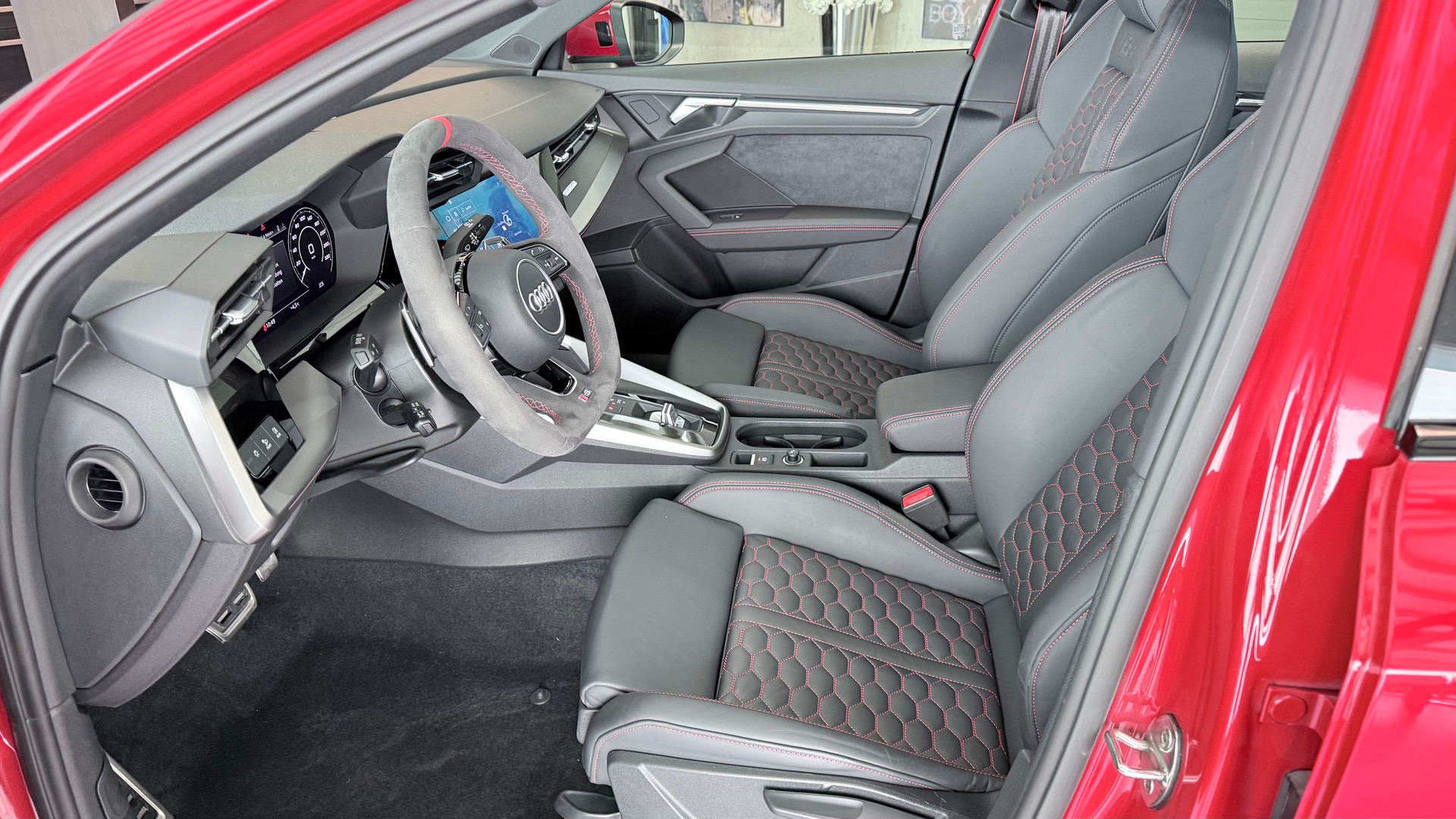 AUDI RS3 Limousine 2.5 TFSI quattro S-Tronic-image-9