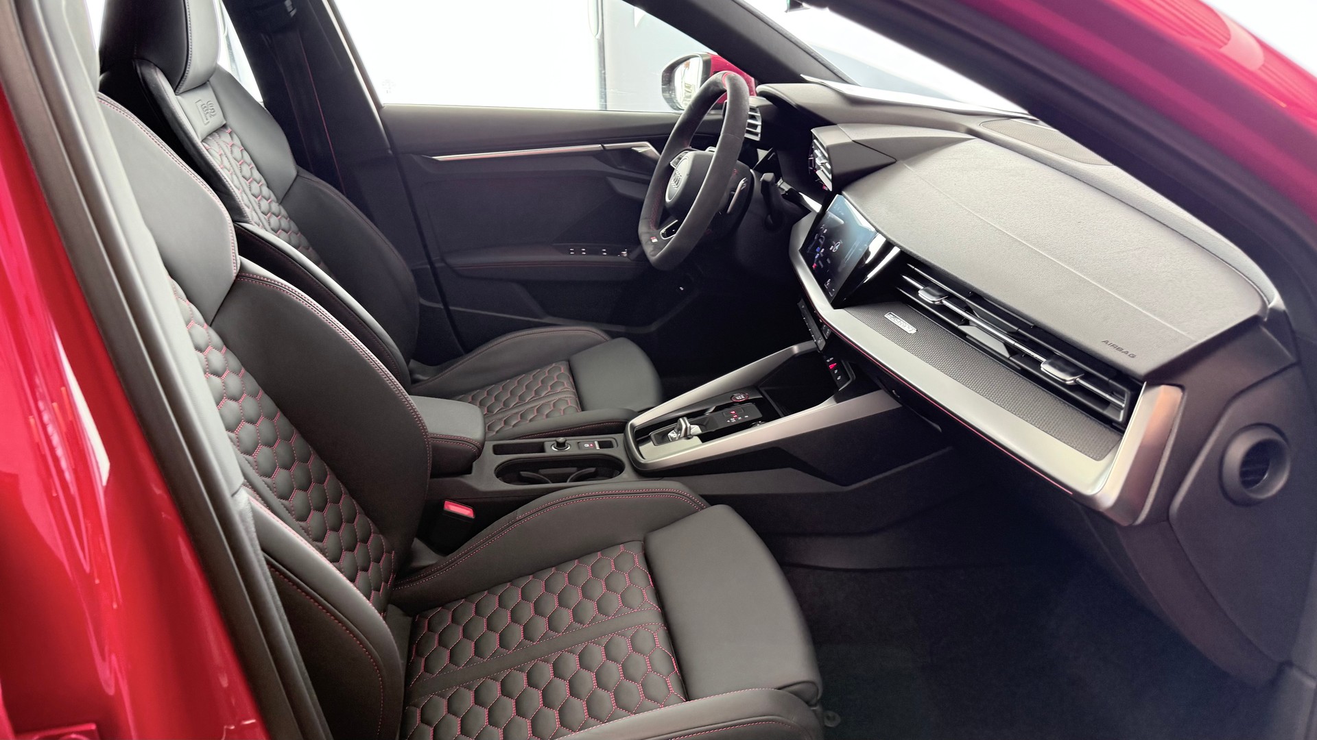 AUDI RS3 Limousine 2.5 TFSI quattro S-Tronic-image-23