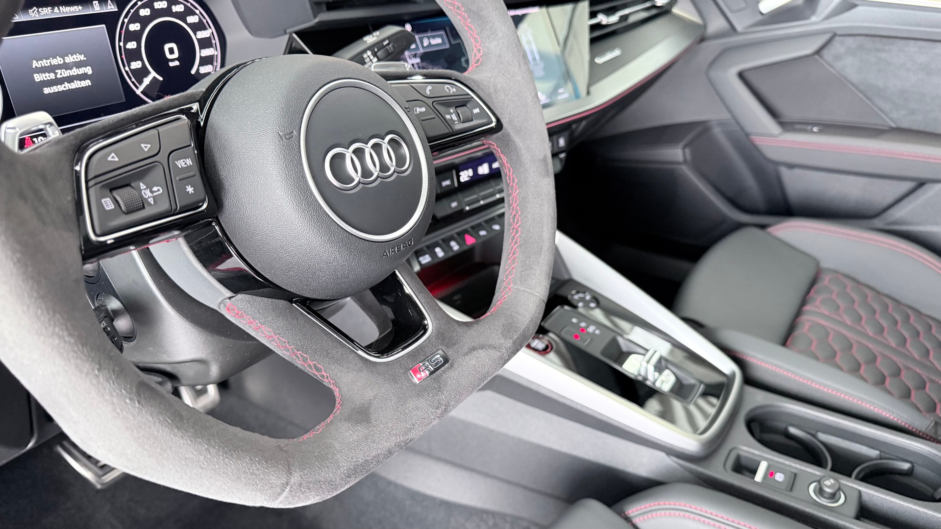 AUDI RS3 Limousine 2.5 TFSI quattro S-Tronic-image-16