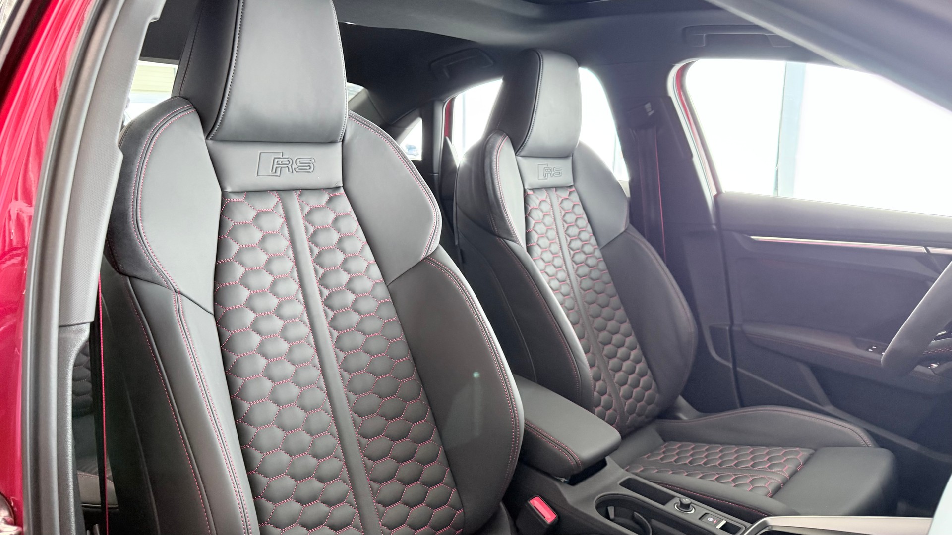 AUDI RS3 Limousine 2.5 TFSI quattro S-Tronic-image-25