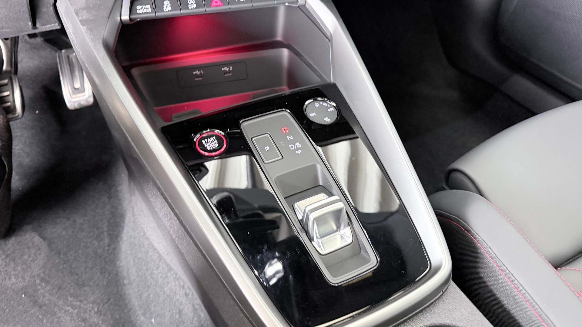 AUDI RS3 Limousine 2.5 TFSI quattro S-Tronic-image-15
