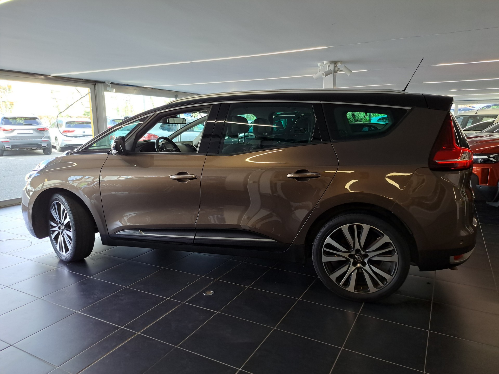 RENAULT Grand Scénic 1.3 16V Turbo Initiale Paris EDC-image-1