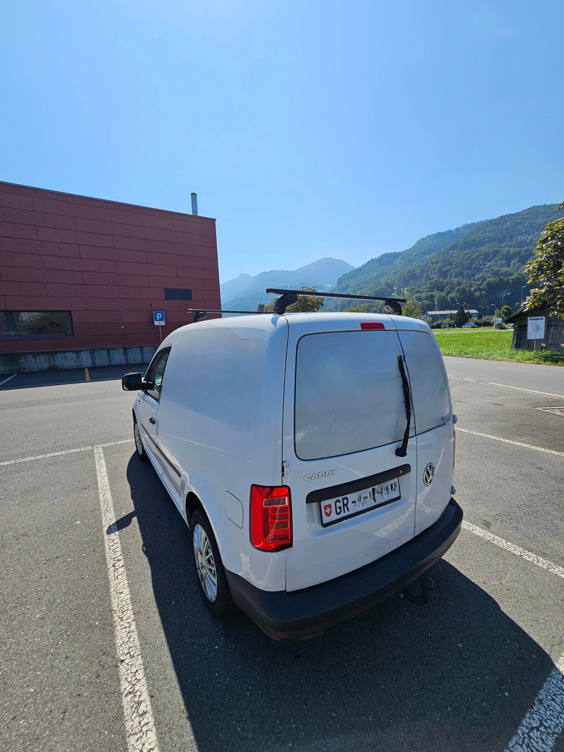 VW Caddy 1.4TSI BlueMotion Technology-image-2