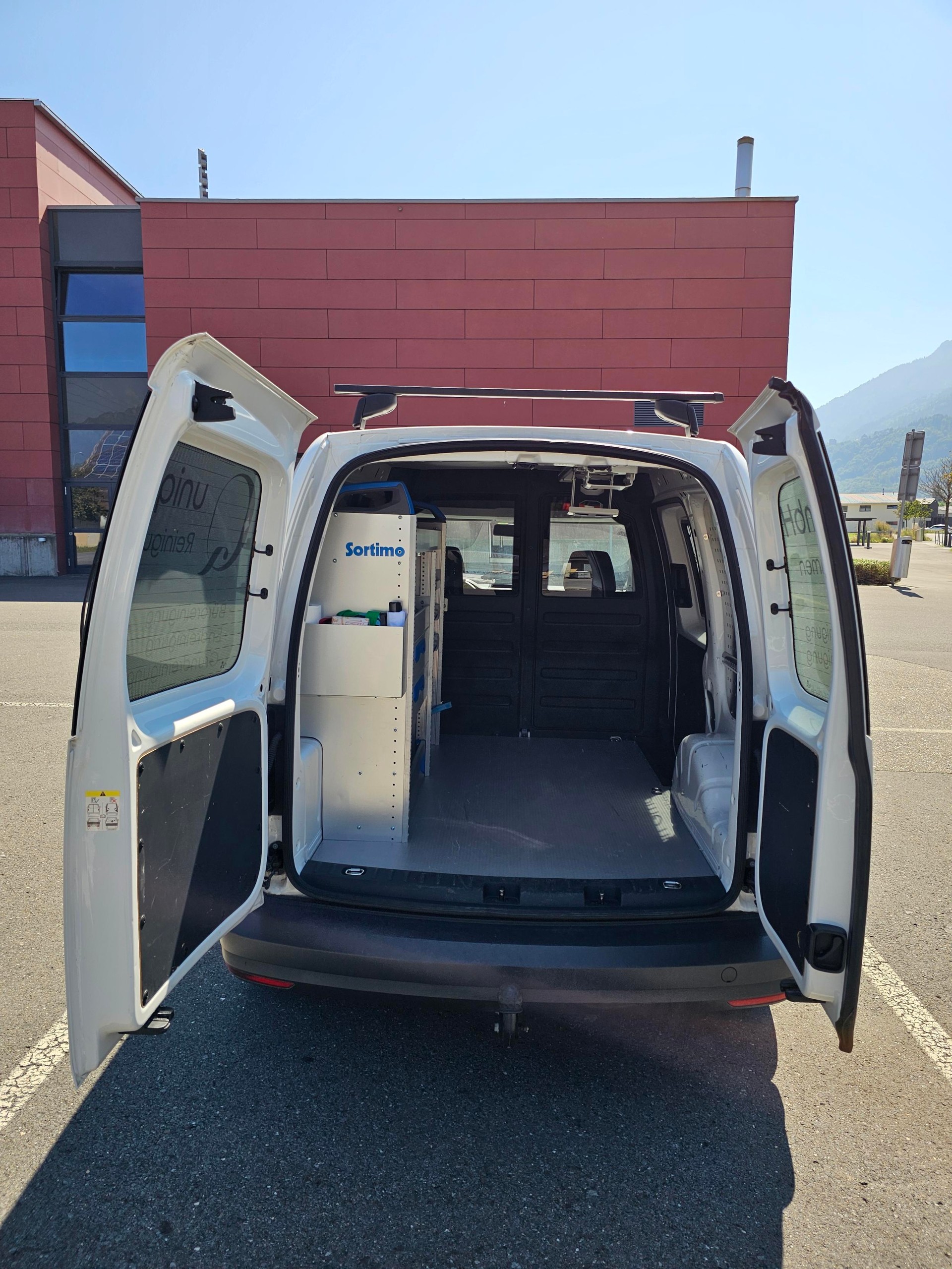 VW Caddy 1.4TSI BlueMotion Technology-image-3
