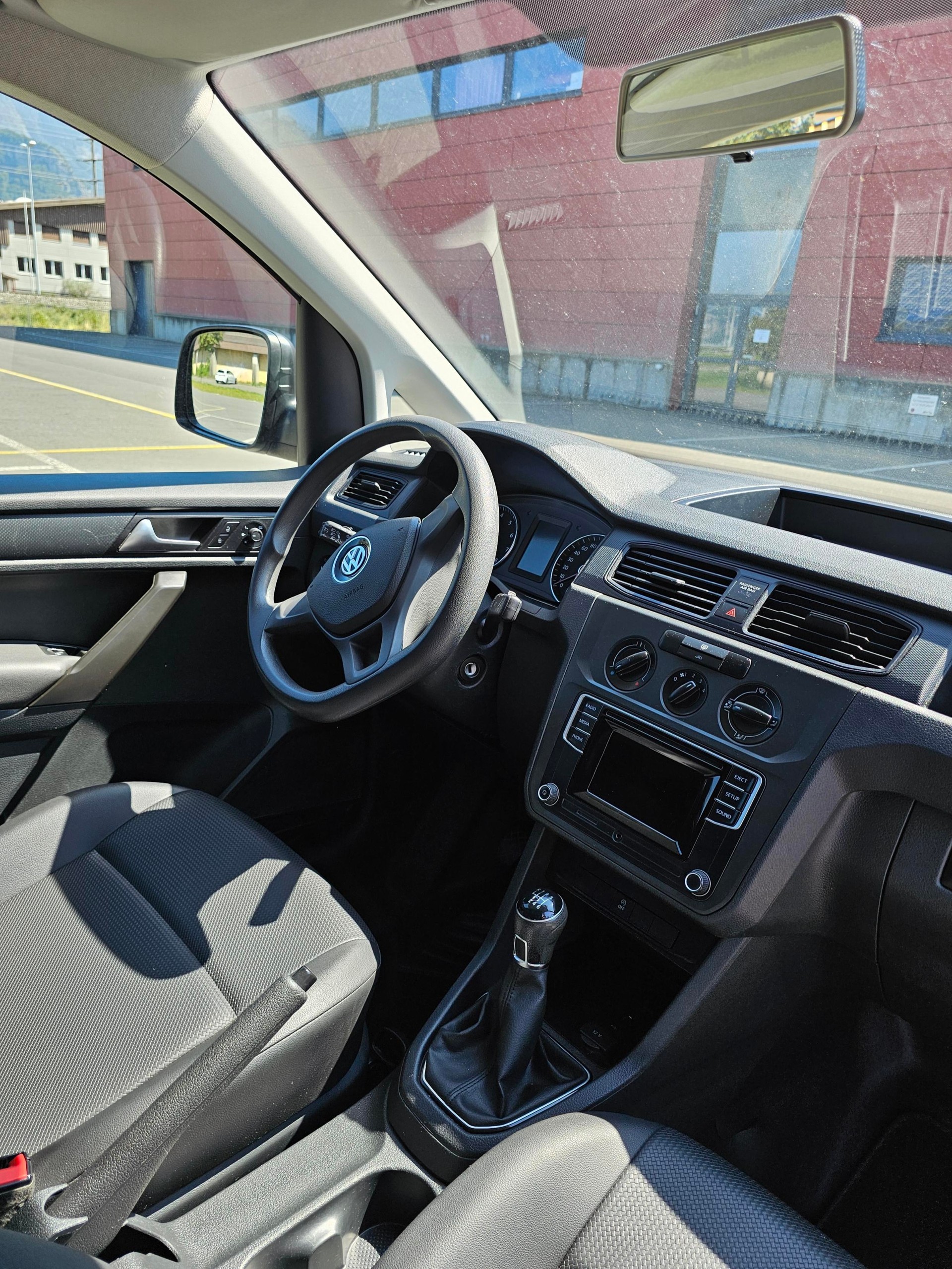 VW Caddy 1.4TSI BlueMotion Technology-image-8