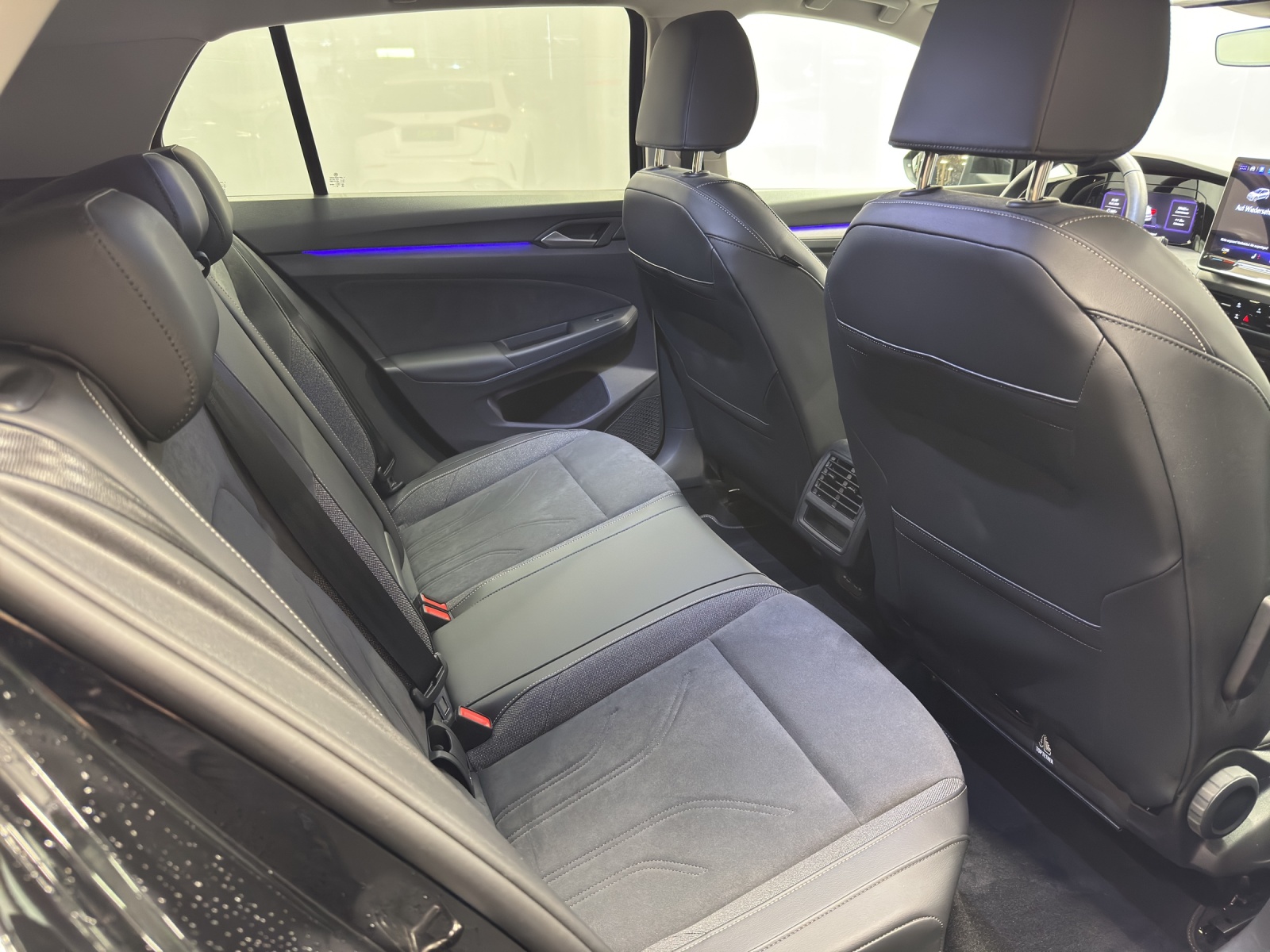 VW Golf VIII 1.5 eTSI Life DSG-image-9