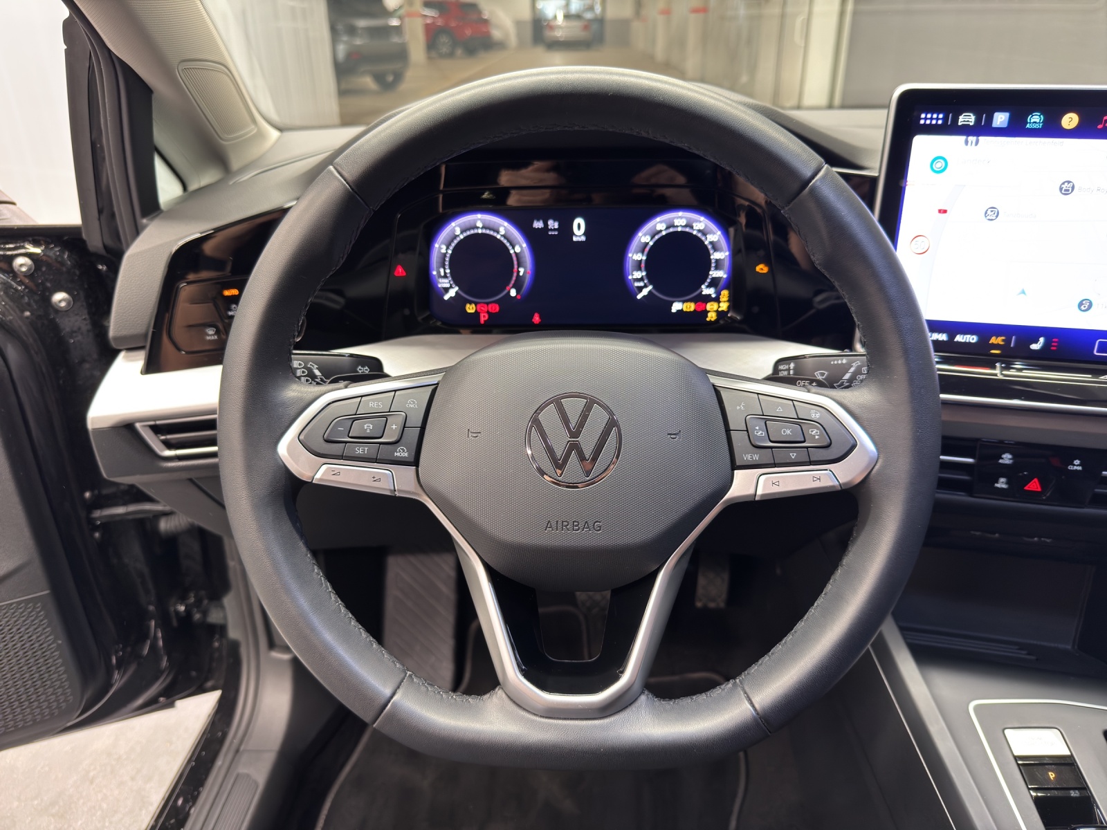 VW Golf VIII 1.5 eTSI Life DSG-image-14