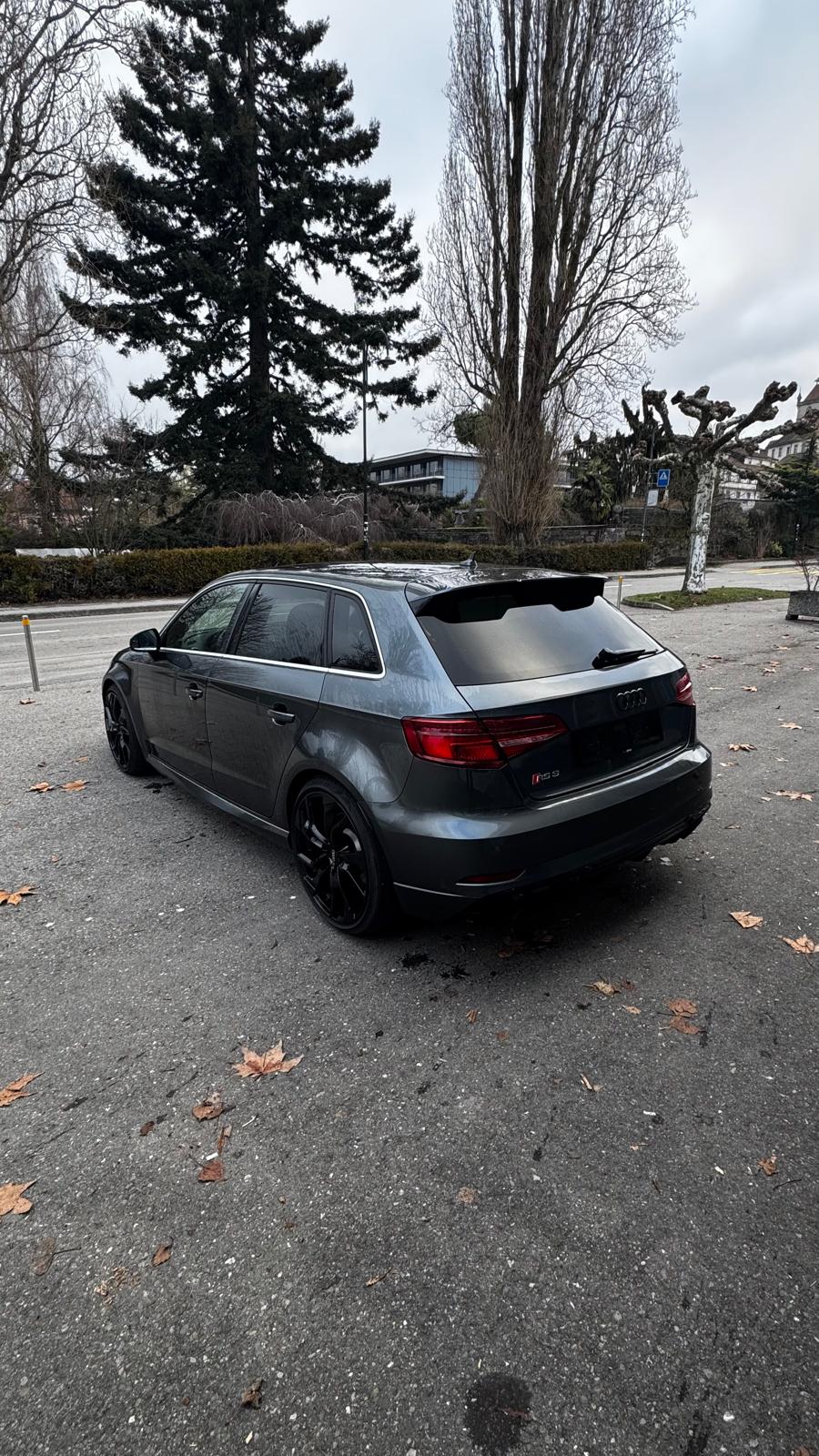 AUDI RS3 Sportback 2.5 TSI quattro S-tronic-image-2