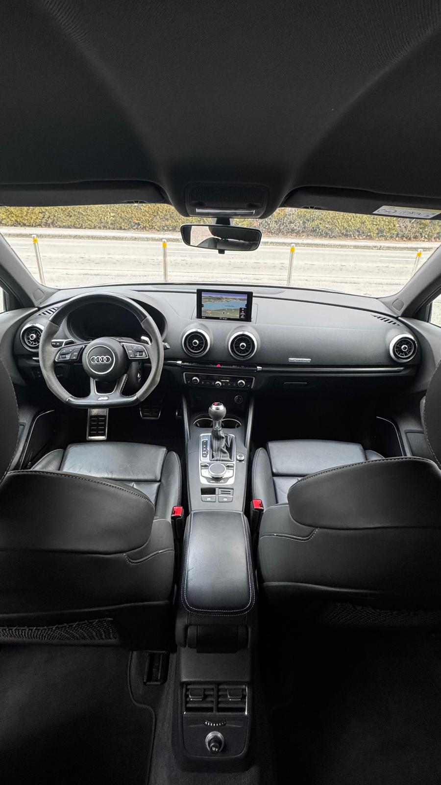 AUDI RS3 Sportback 2.5 TSI quattro S-tronic-image-6