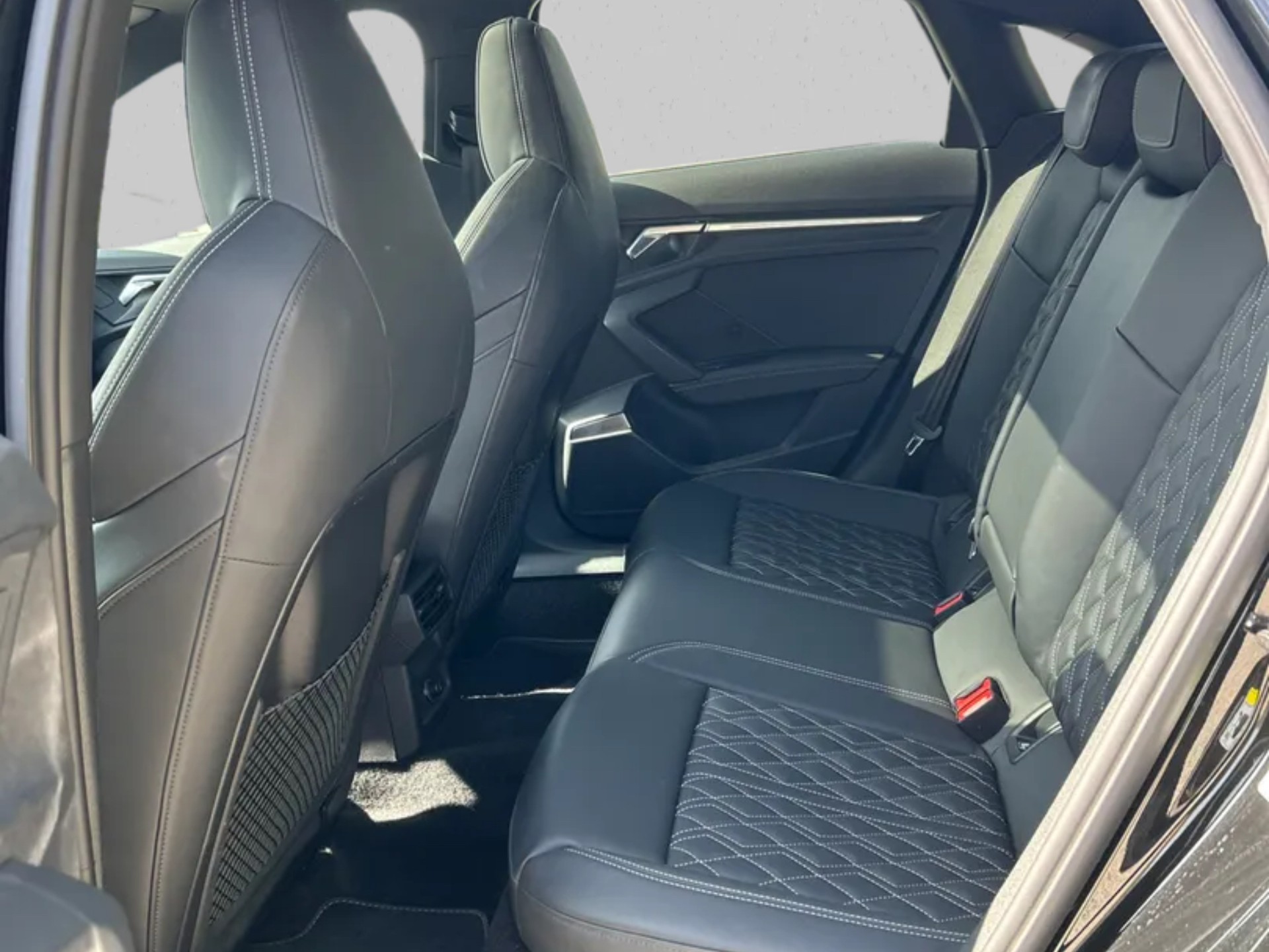 AUDI S3 Limousine 2.0 TFSI quattro S-tronic-image-11