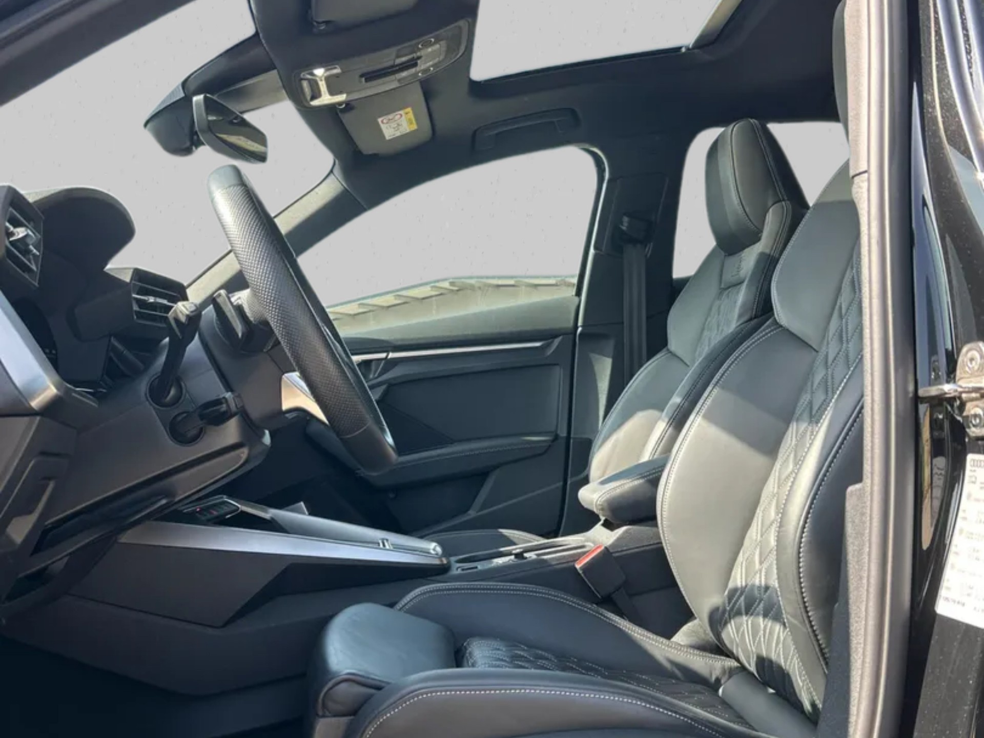 AUDI S3 Limousine 2.0 TFSI quattro S-tronic-image-12