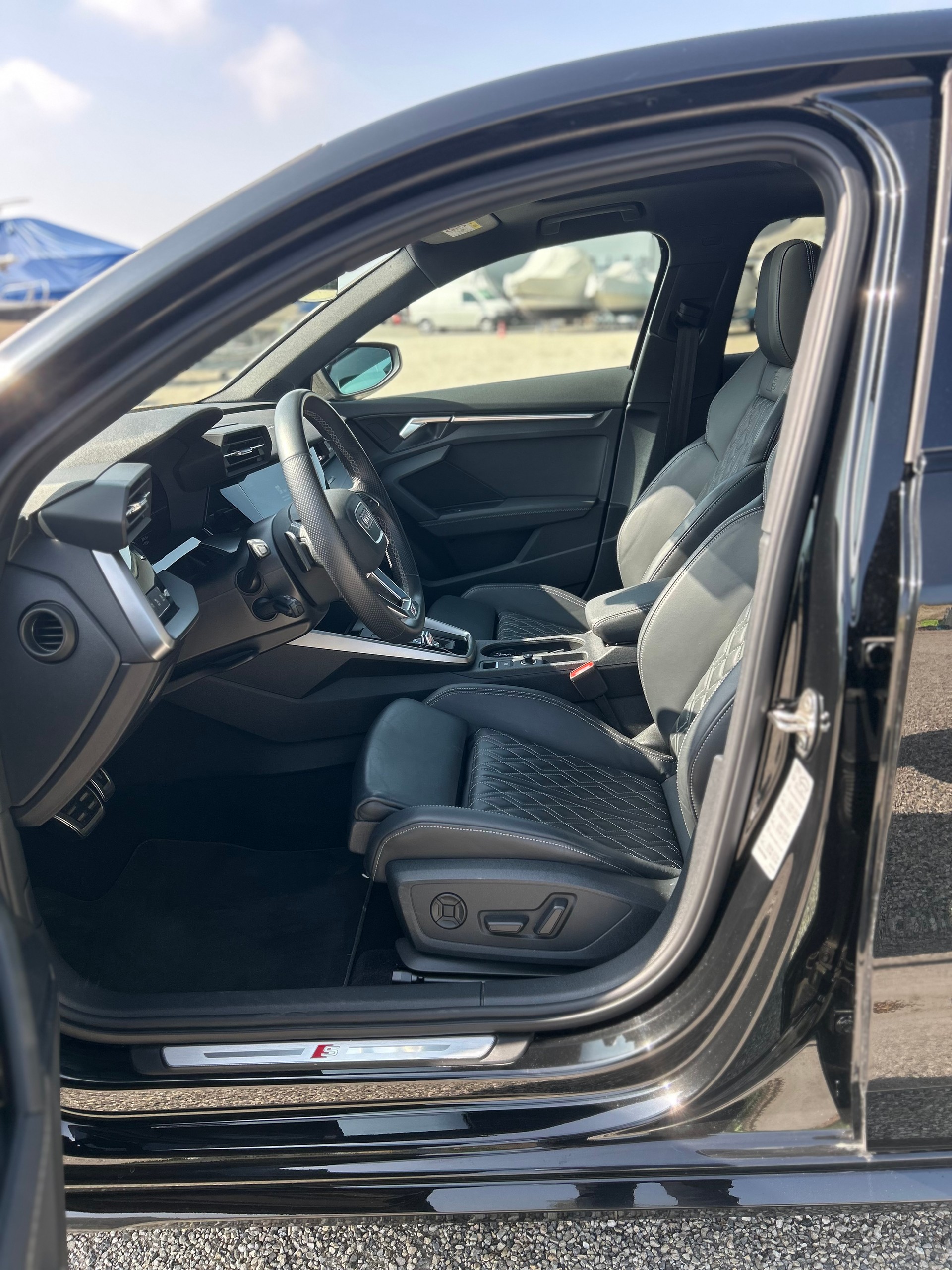 AUDI S3 Limousine 2.0 TFSI quattro S-tronic-image-10