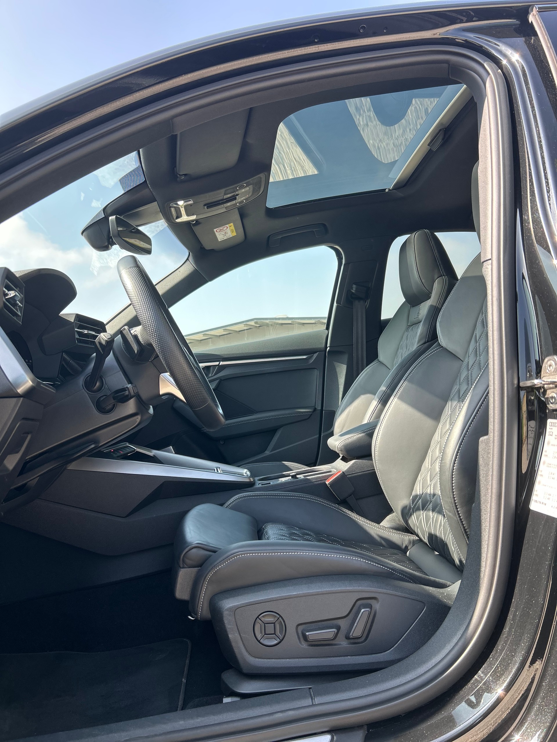 AUDI S3 Limousine 2.0 TFSI quattro S-tronic-image-11
