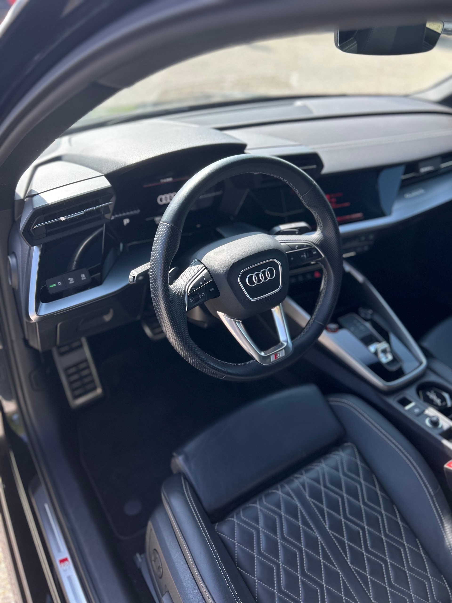 AUDI S3 Limousine 2.0 TFSI quattro S-tronic-image-13