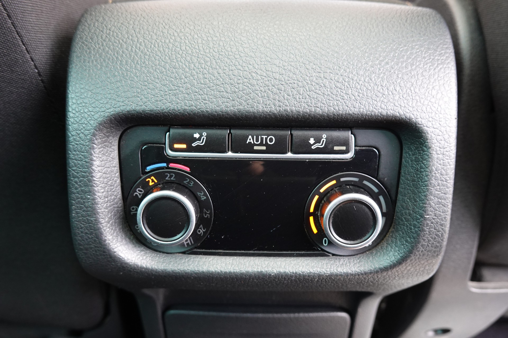 VW Sharan 1.4 TSI Allstar * Véhicule CH * 7 Places * 8 Roues complètes * Clime sieges arriere * Tempomat *-image-20