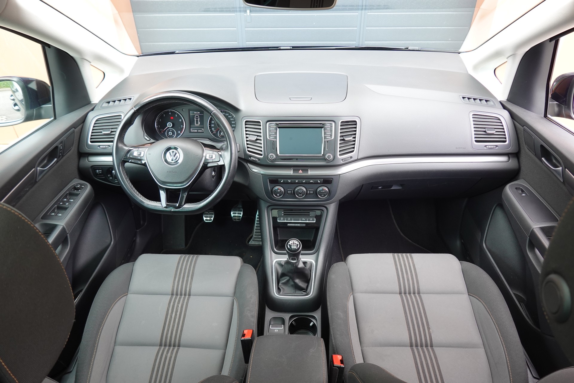 VW Sharan 1.4 TSI Allstar * Véhicule CH * 7 Places * 8 Roues complètes * Clime sieges arriere * Tempomat *-image-10