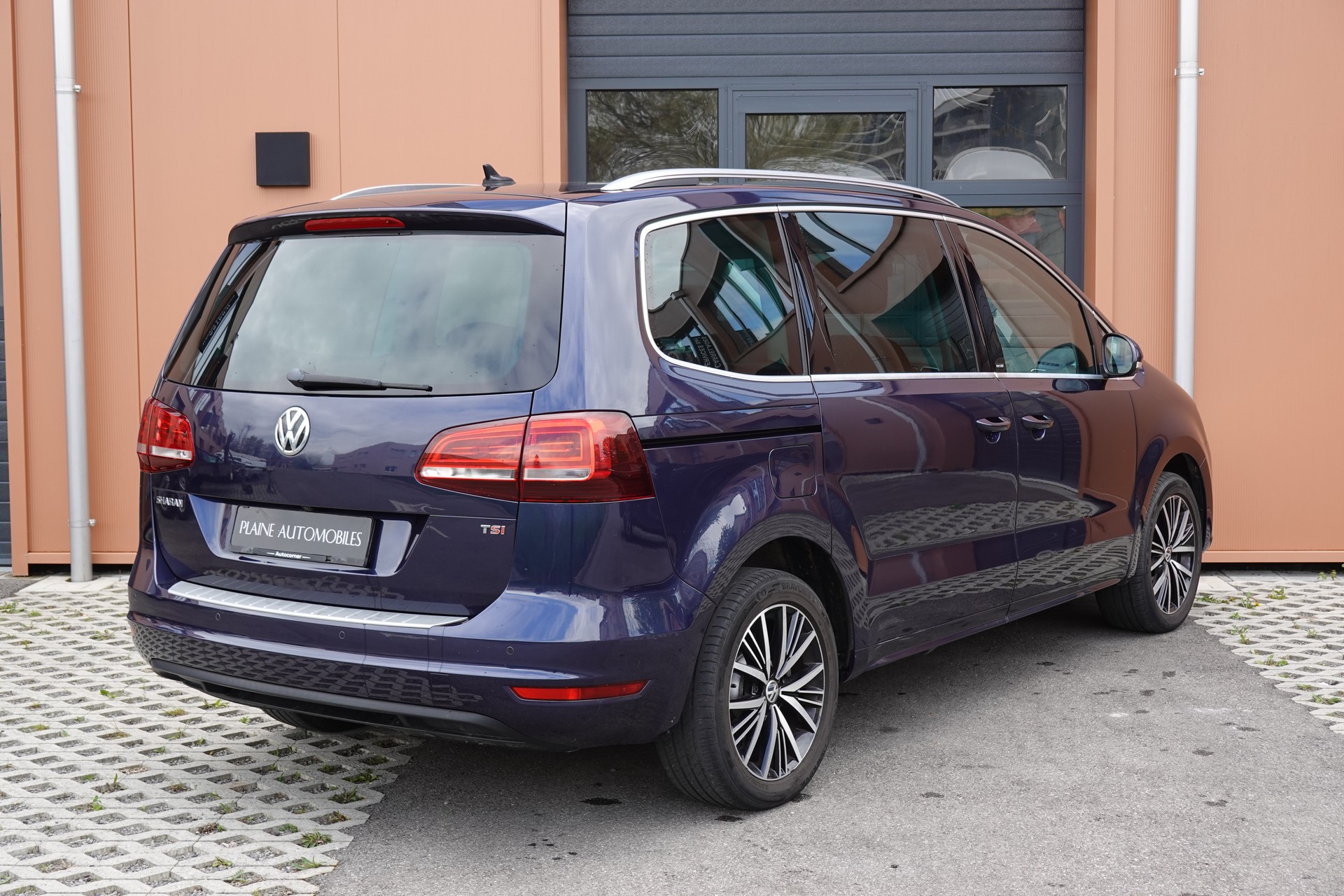 VW Sharan 1.4 TSI Allstar * Véhicule CH * 7 Places * 8 Roues complètes * Clime sieges arriere * Tempomat *-image-7