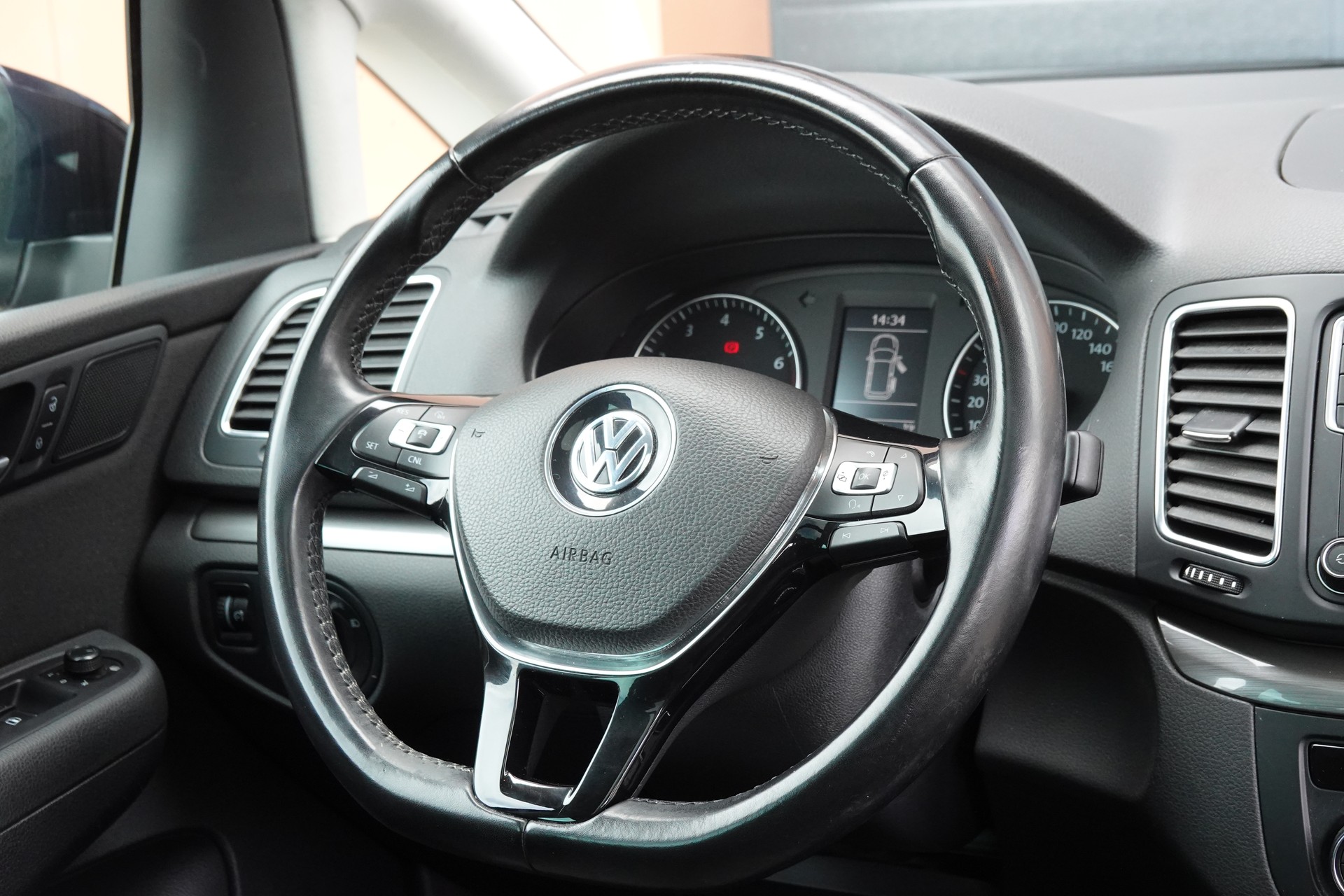 VW Sharan 1.4 TSI Allstar * Véhicule CH * 7 Places * 8 Roues complètes * Clime sieges arriere * Tempomat *-image-11