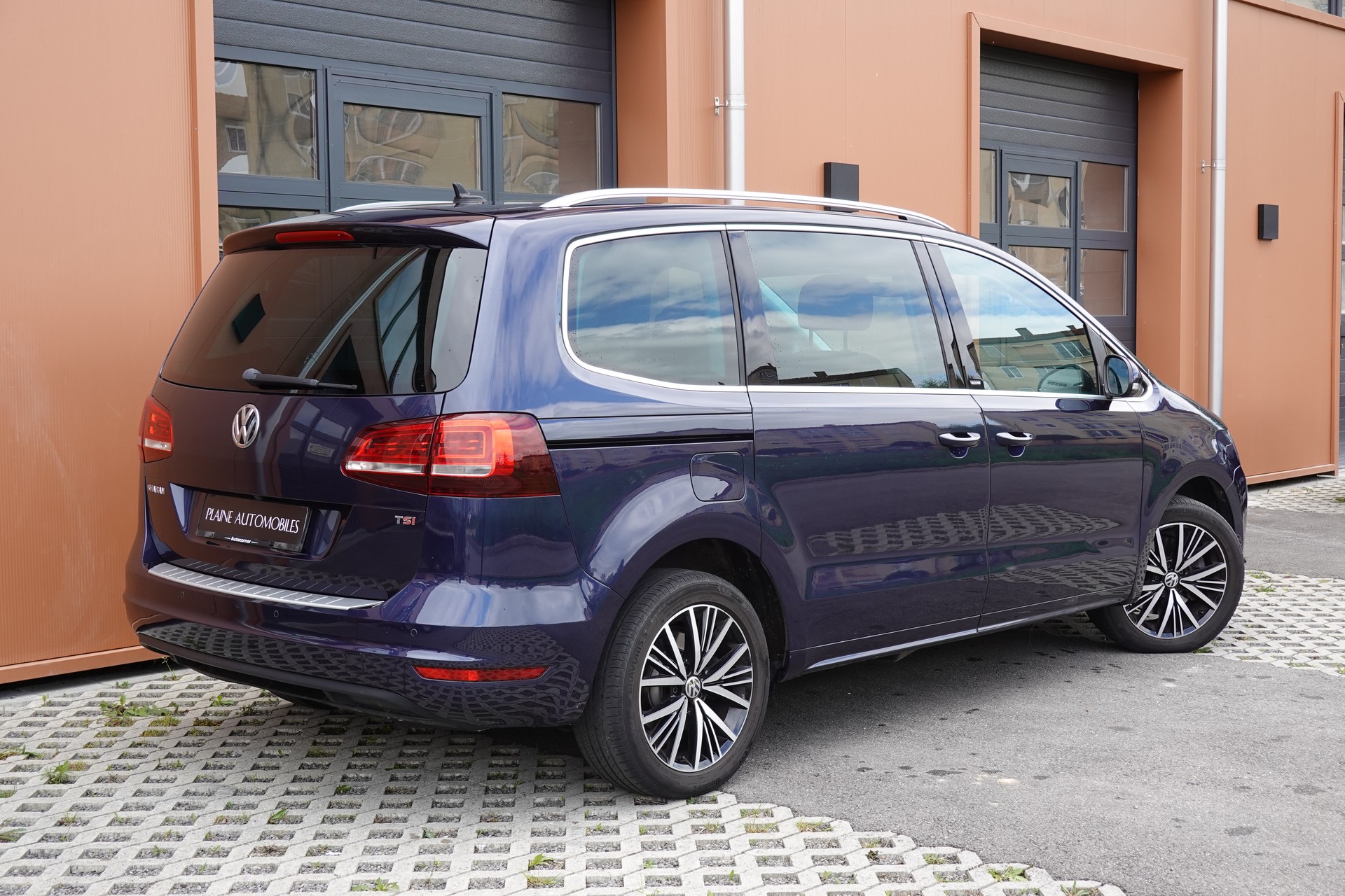 VW Sharan 1.4 TSI Allstar * Véhicule CH * 7 Places * 8 Roues complètes * Clime sieges arriere * Tempomat *-image-4