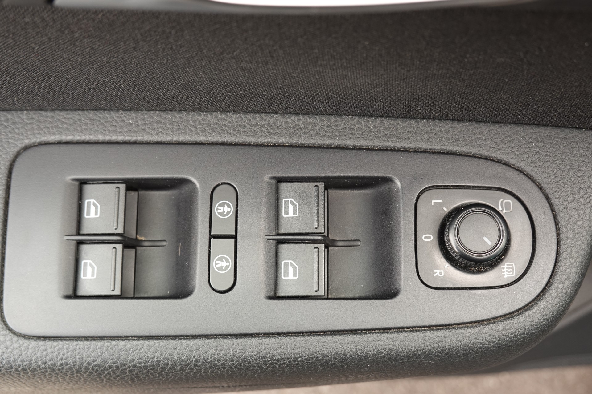 VW Sharan 1.4 TSI Allstar * Véhicule CH * 7 Places * 8 Roues complètes * Clime sieges arriere * Tempomat *-image-17