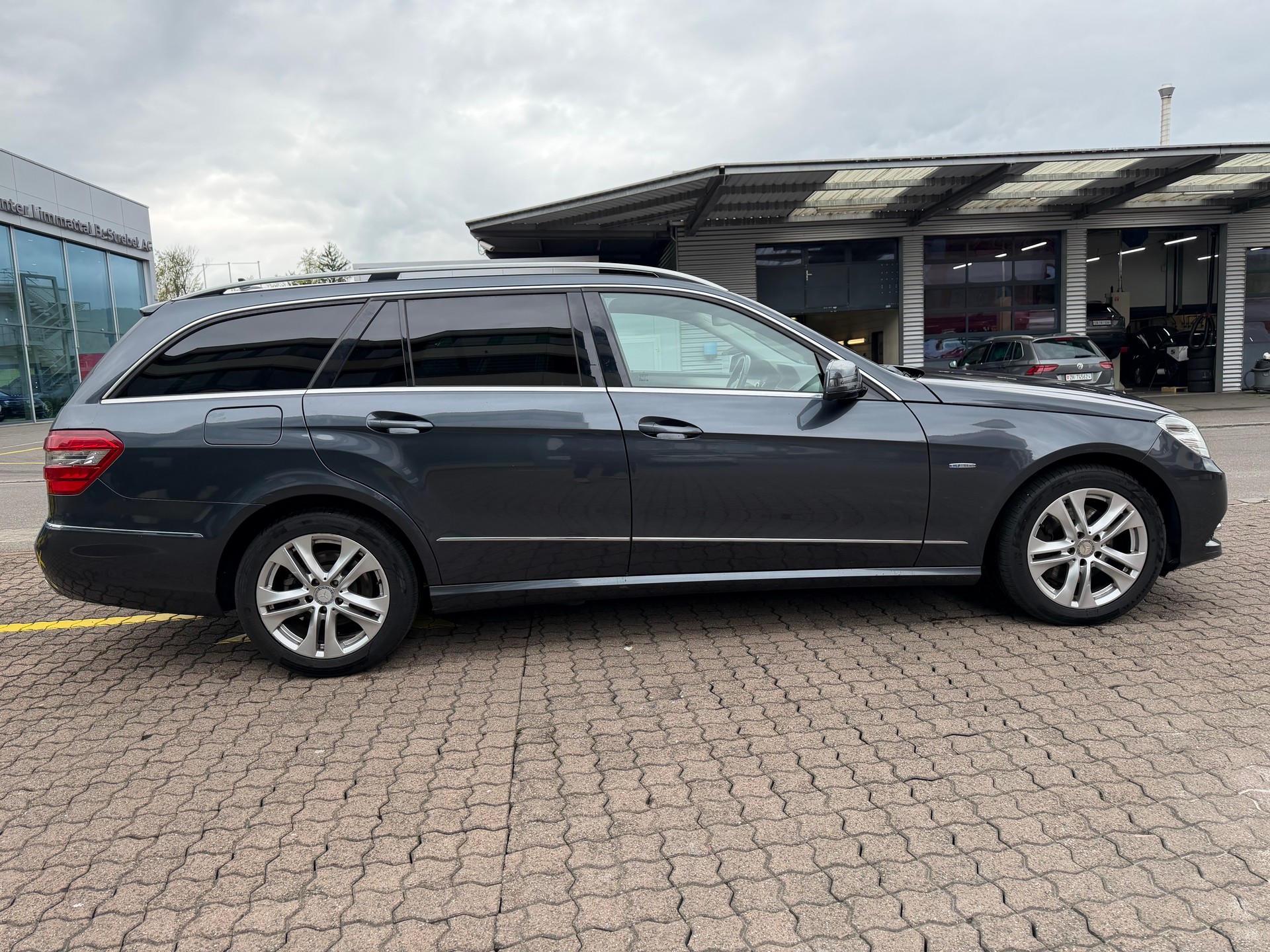 MERCEDES-BENZ E 250 CDI BlueEff. Avantgarde 4Matic 7G-Tronic-image-3