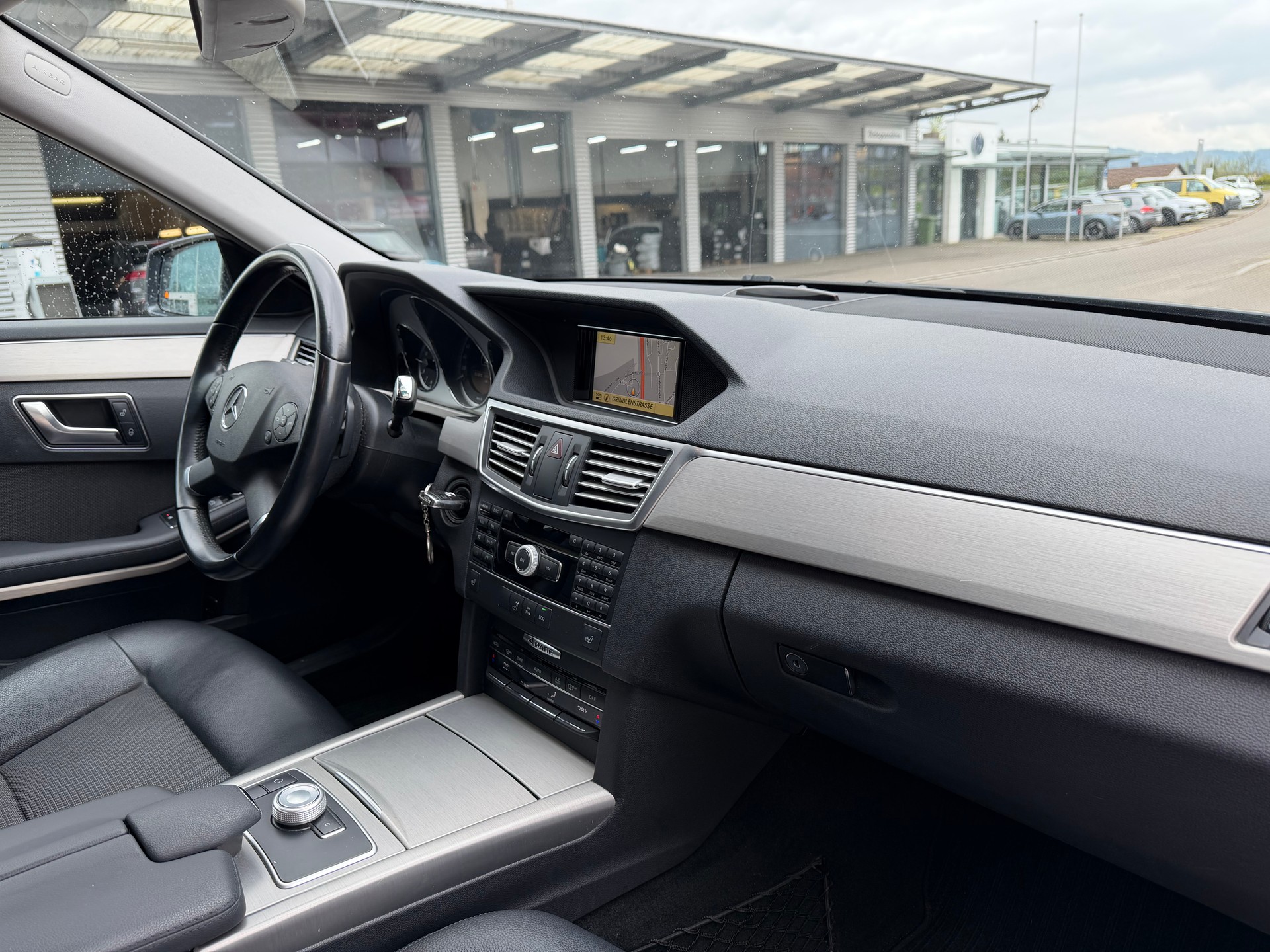 MERCEDES-BENZ E 250 CDI BlueEff. Avantgarde 4Matic 7G-Tronic-image-11