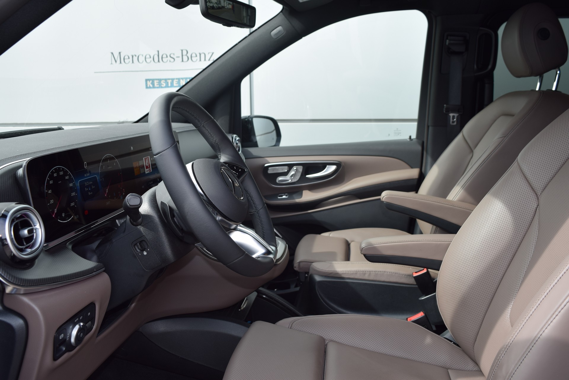 MERCEDES-BENZ V 300 d EXCLUSIVE Swiss Edition-image-10