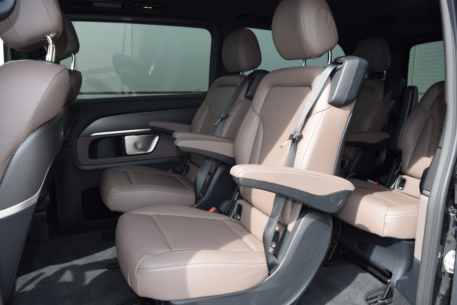 MERCEDES-BENZ V 300 d EXCLUSIVE Swiss Edition-image-7