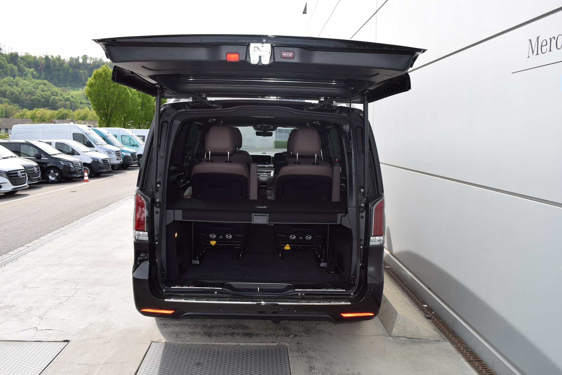 MERCEDES-BENZ V 300 d EXCLUSIVE Swiss Edition-image-6