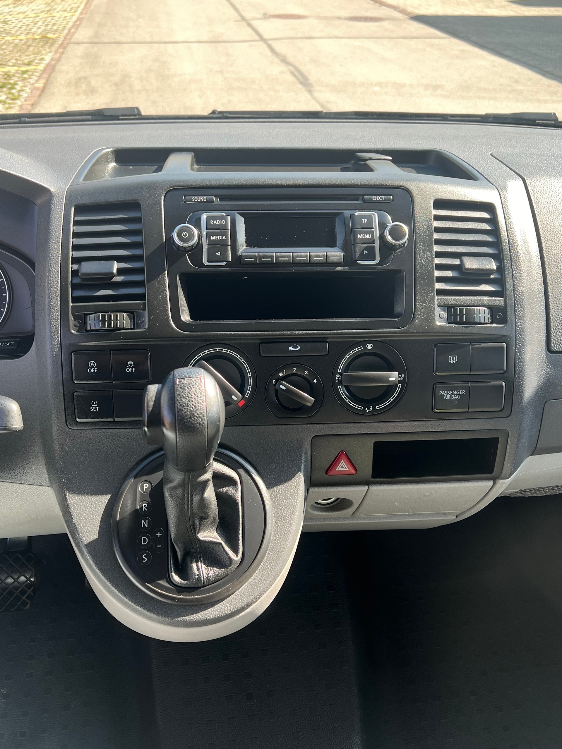 VW T5 2.0 HOCHDACH TDI BMT DSG-image-9