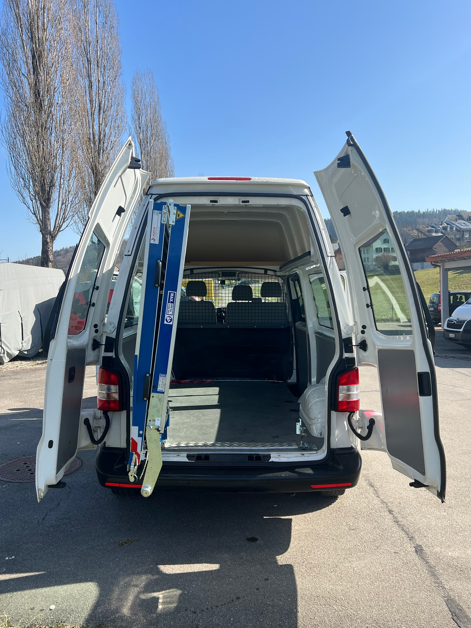 VW T5 2.0 HOCHDACH TDI BMT DSG-image-11