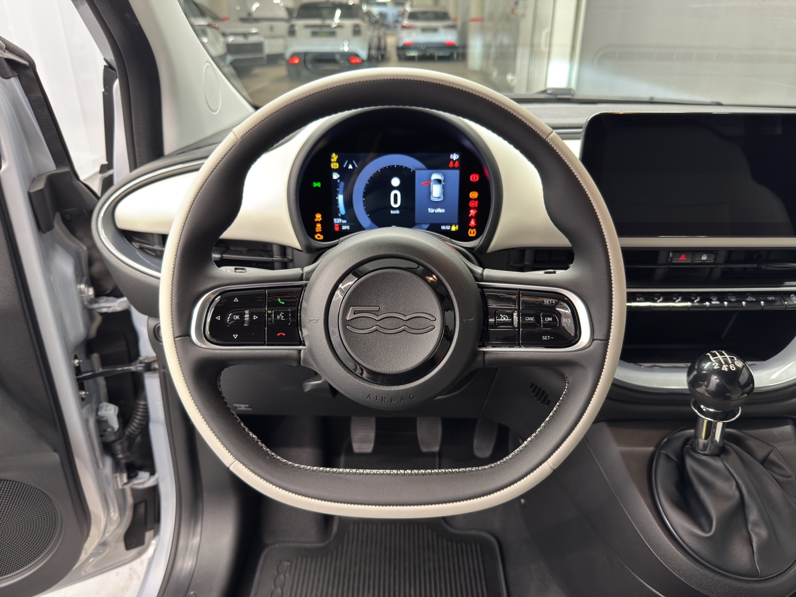 FIAT 500 Cabrio 1.0 Hybrid La Prima-image-12