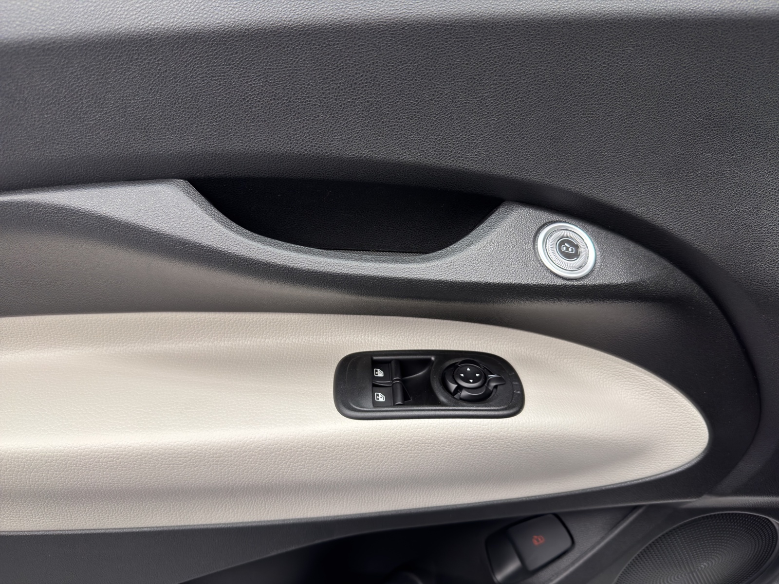 FIAT 500 Cabrio 1.0 Hybrid La Prima-image-10
