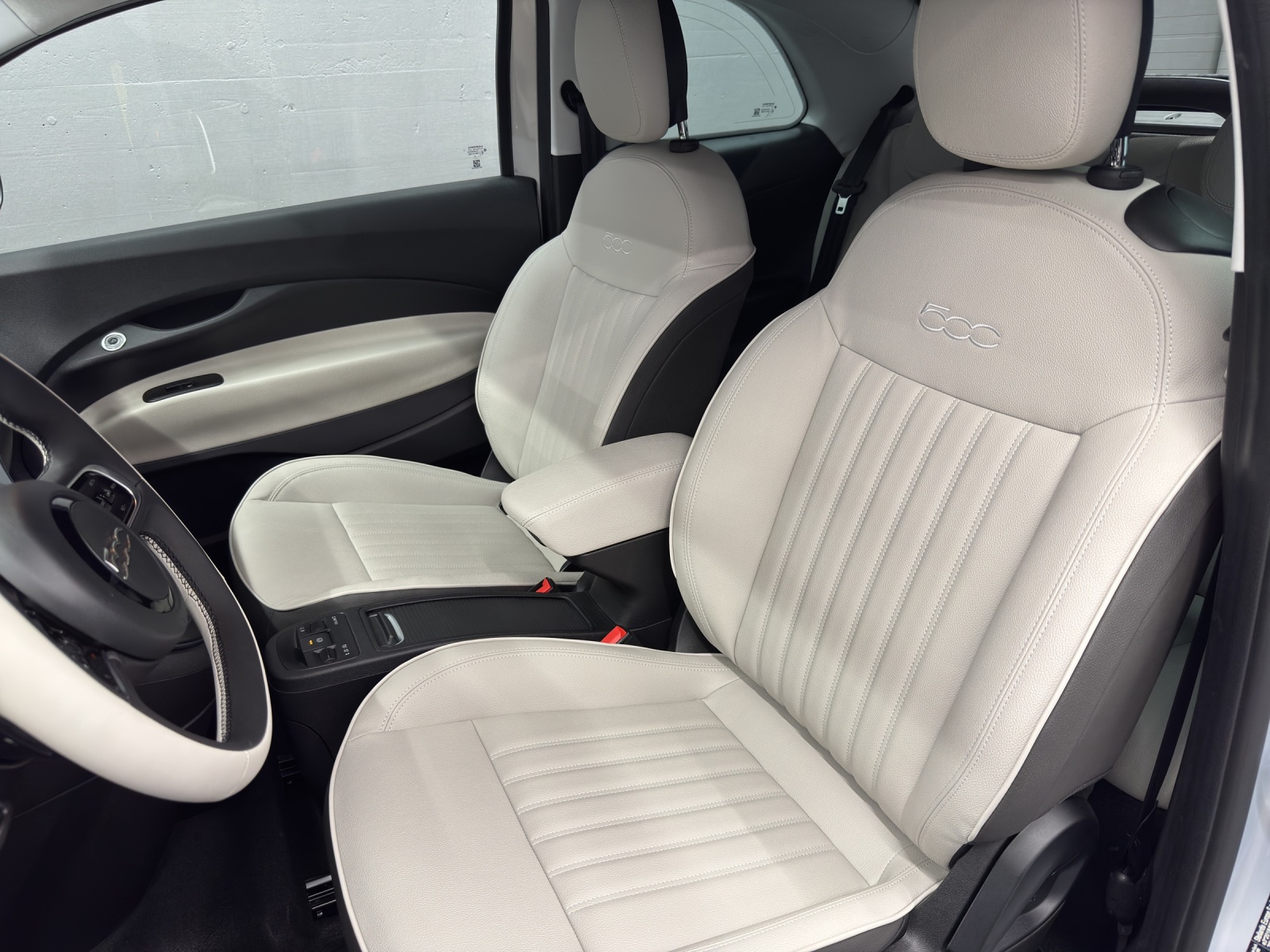 FIAT 500 Cabrio 1.0 Hybrid La Prima-image-11