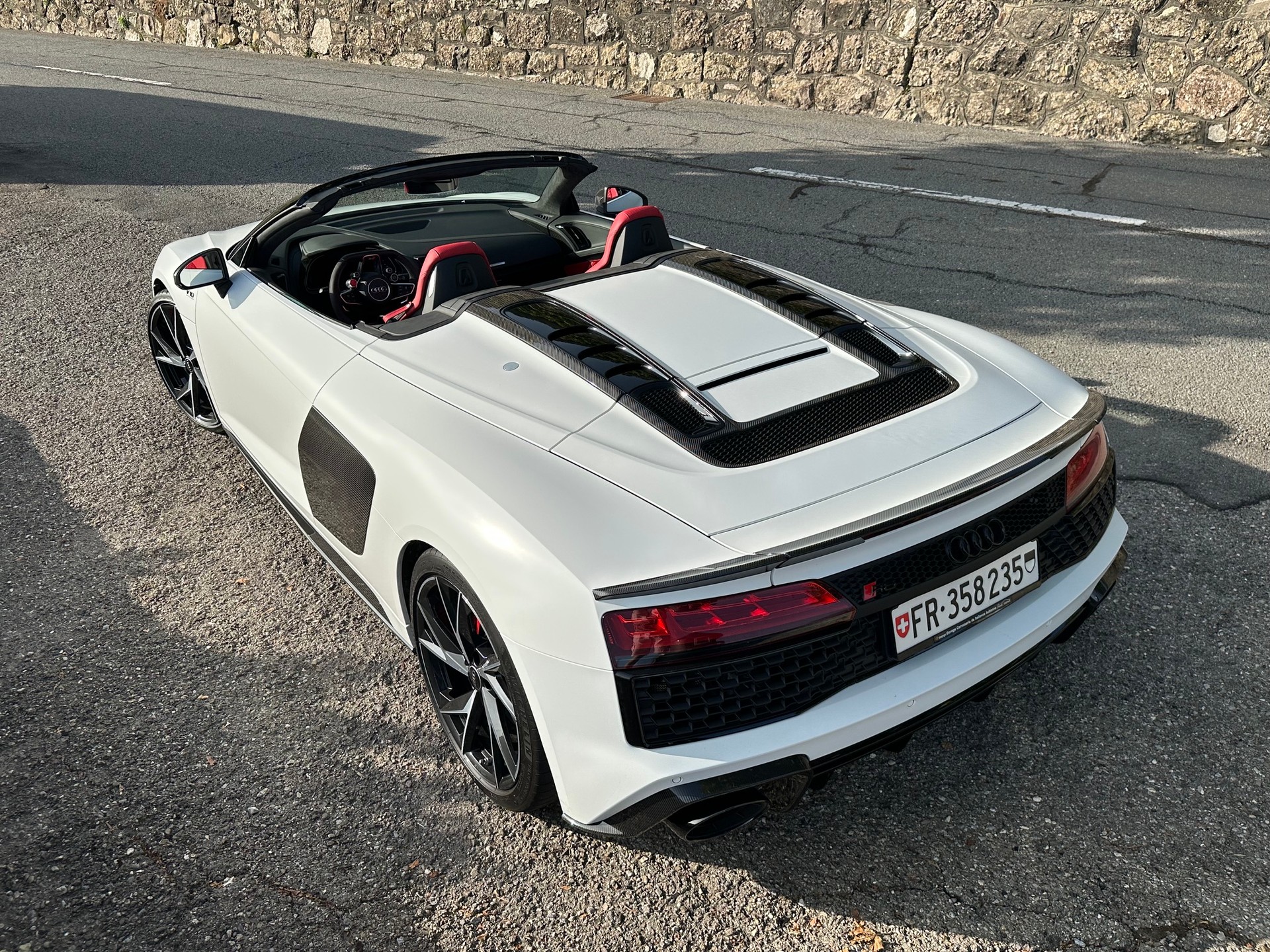 AUDI 5.2 FSI V10 performance quattro S-Tronic-image-2