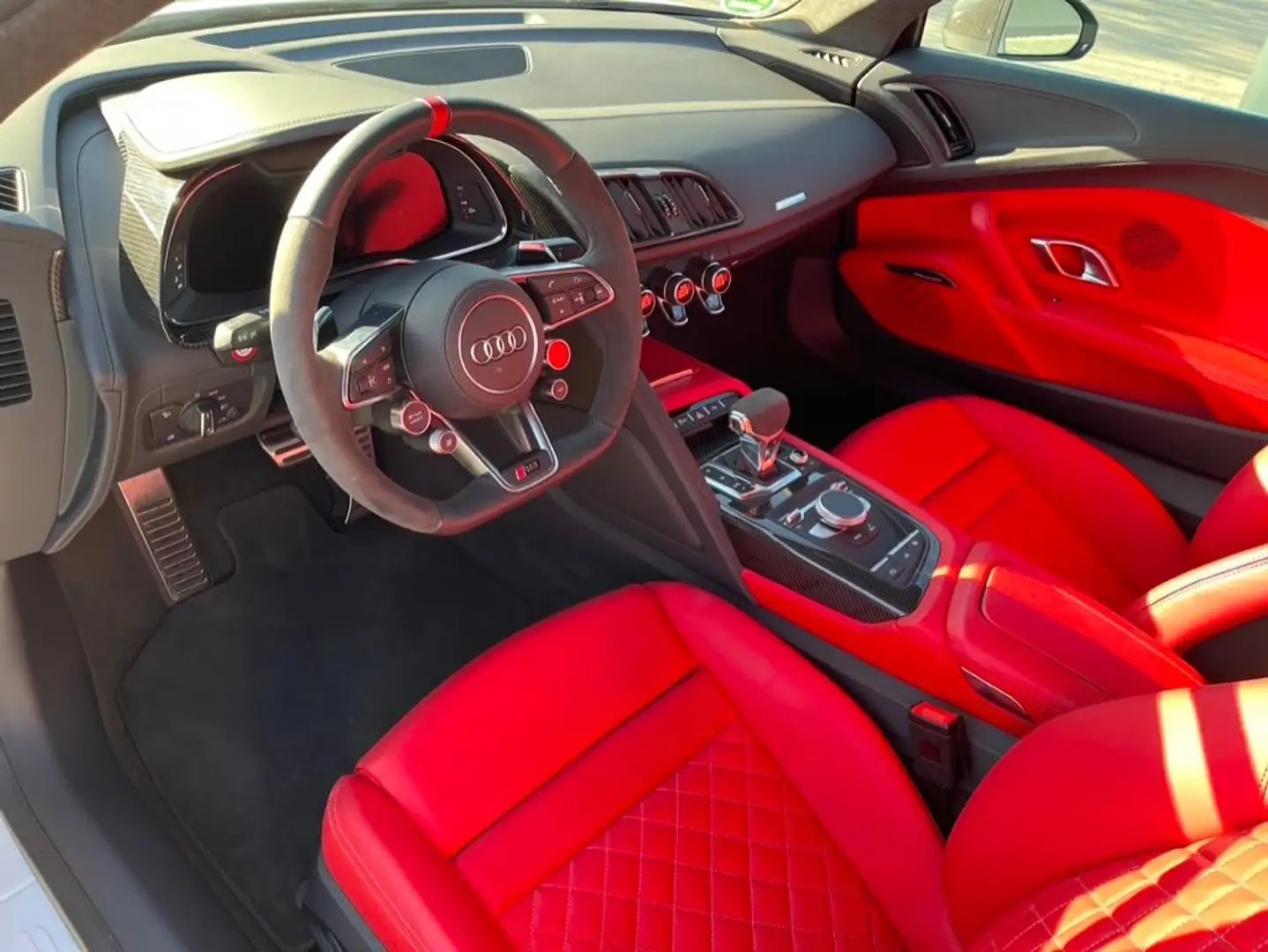 AUDI 5.2 FSI V10 performance quattro S-Tronic-image-3