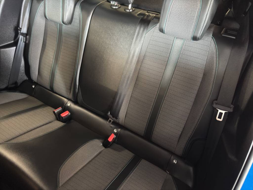 PEUGEOT 208 1.2 PureTech Allure EAT8-image-8