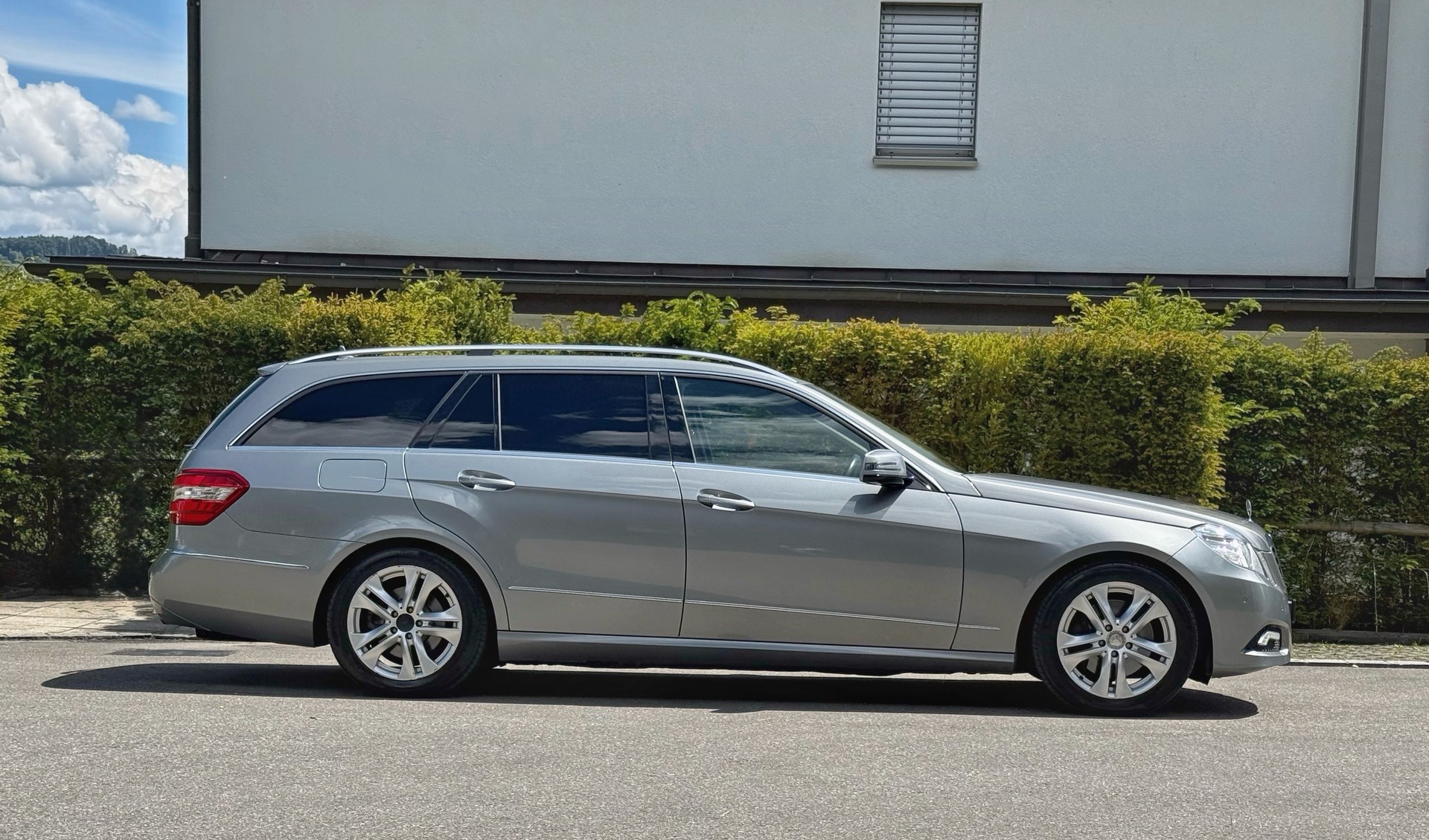 MERCEDES-BENZ E 350 Avantgarde 4Matic 7G-Tronic | Frisch ab MFK | Service gepflegt |-image-2